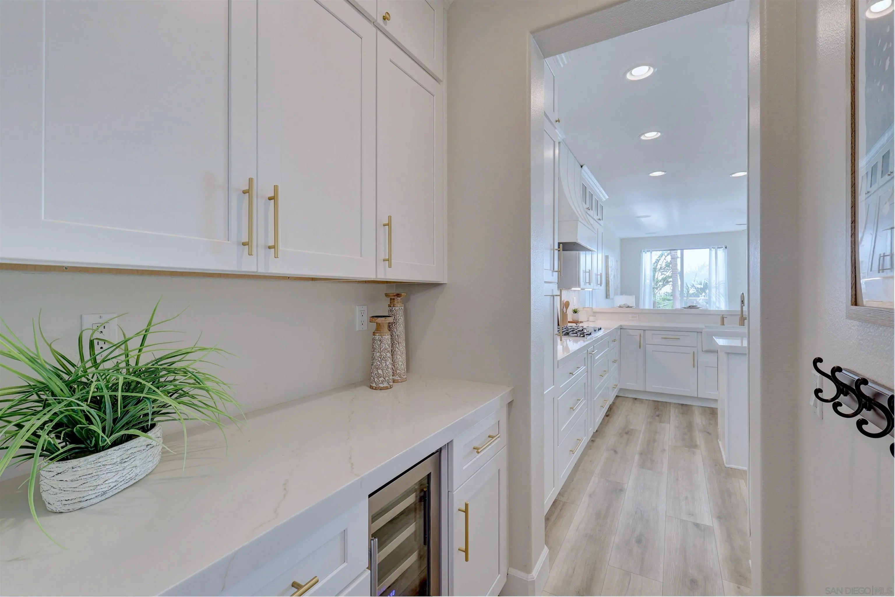 https://cdn.realtyfeed.com/cdn/127/260010086/21ad60729371a9288245a9cd482b149e.webp