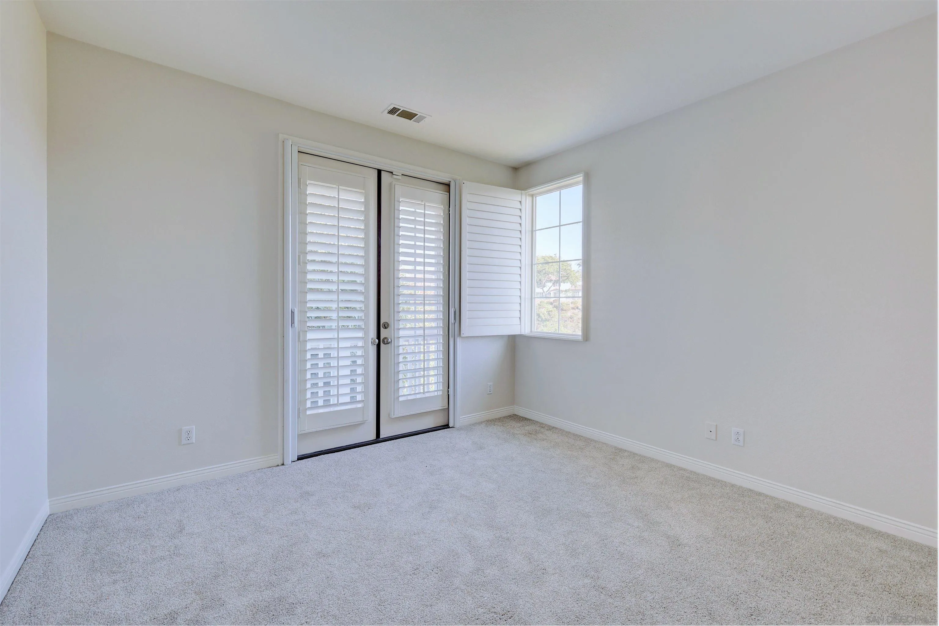 https://cdn.realtyfeed.com/cdn/127/260010086/4e3e9c1b8d8bafc65c64c2e2982e6d33.webp