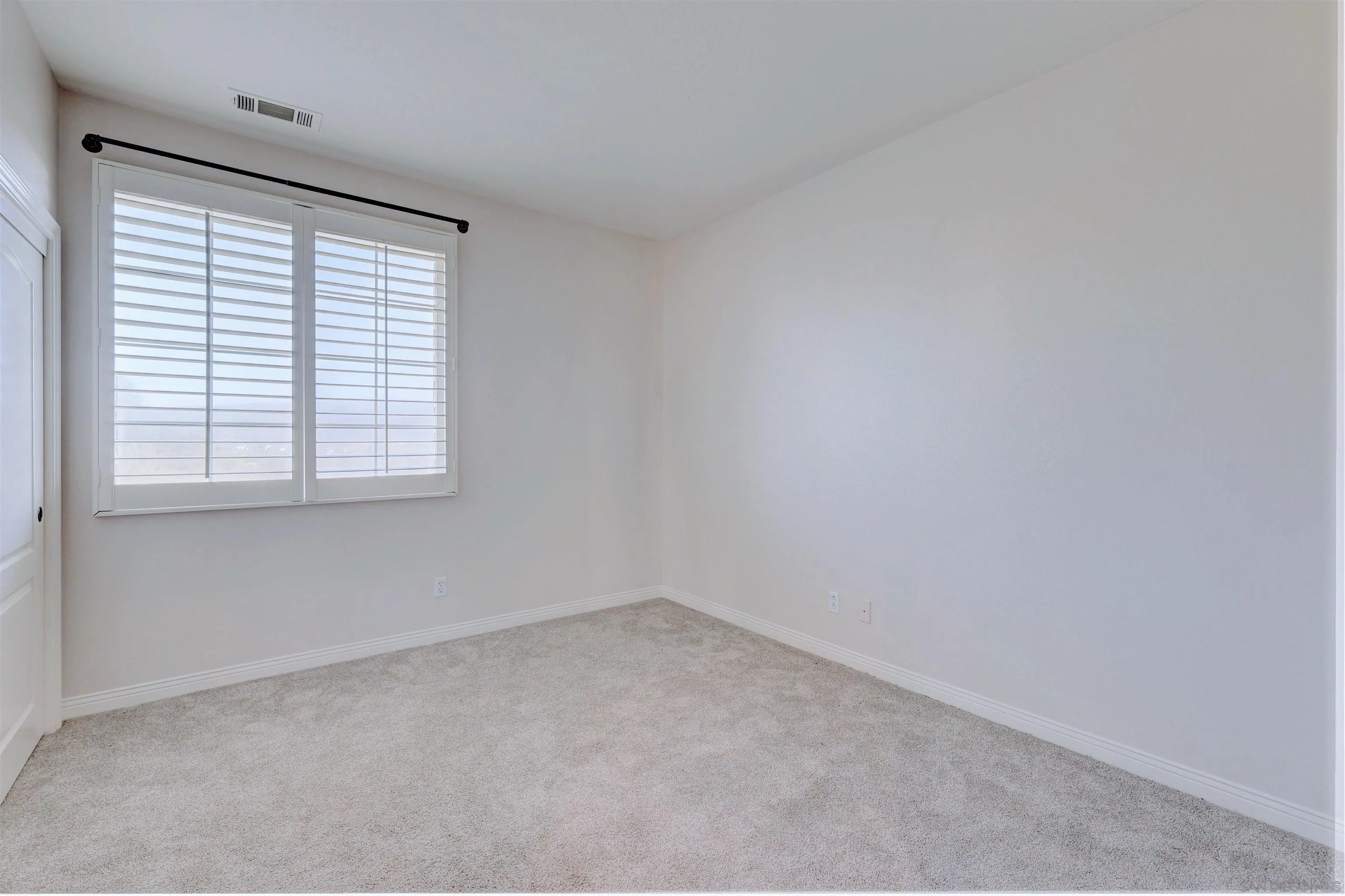 https://cdn.realtyfeed.com/cdn/127/260010086/52713e4e25314cfbafef211273f419b2.webp