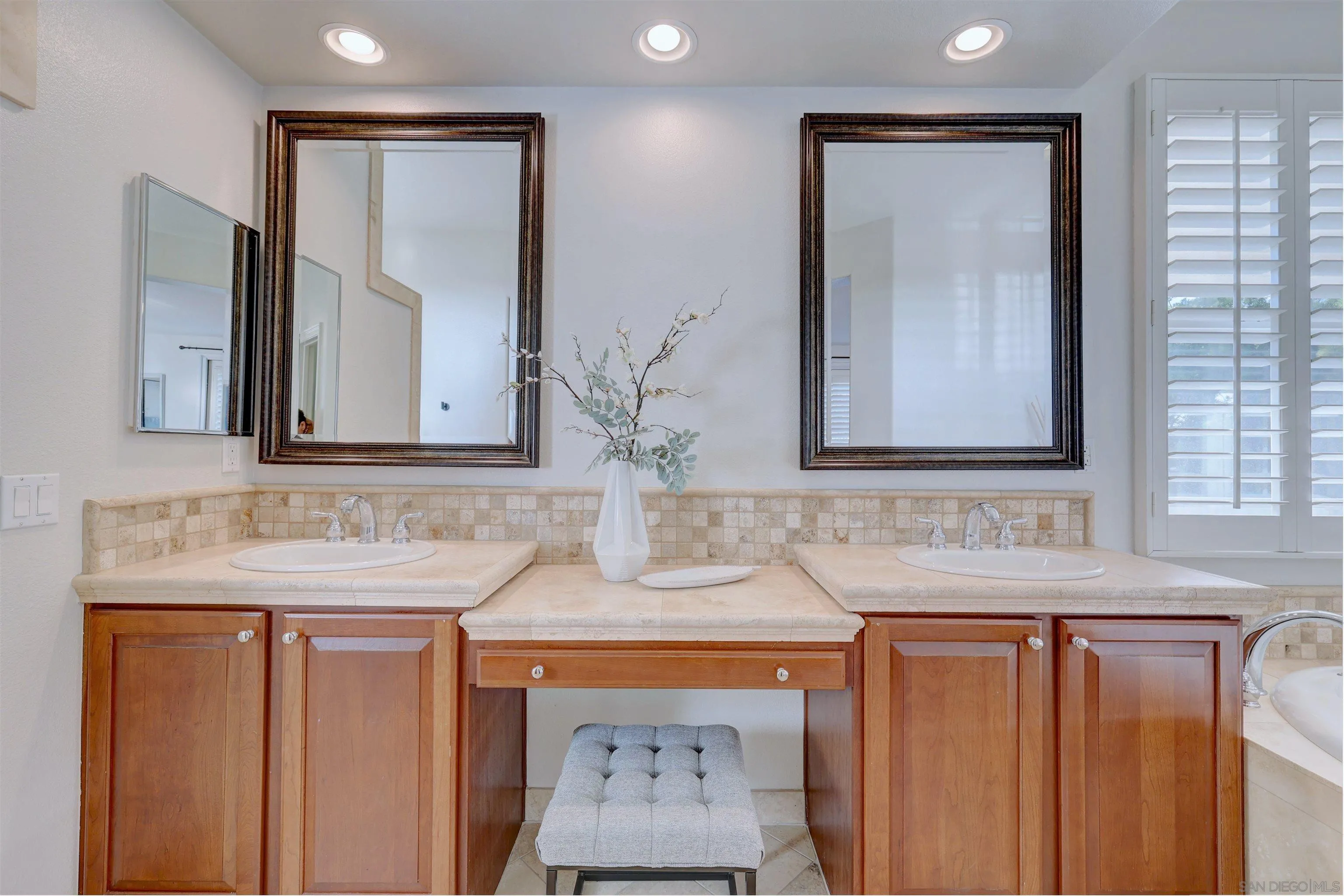 https://cdn.realtyfeed.com/cdn/127/260010086/578ce6b003b6f8d0878e4356031cbdc0.webp