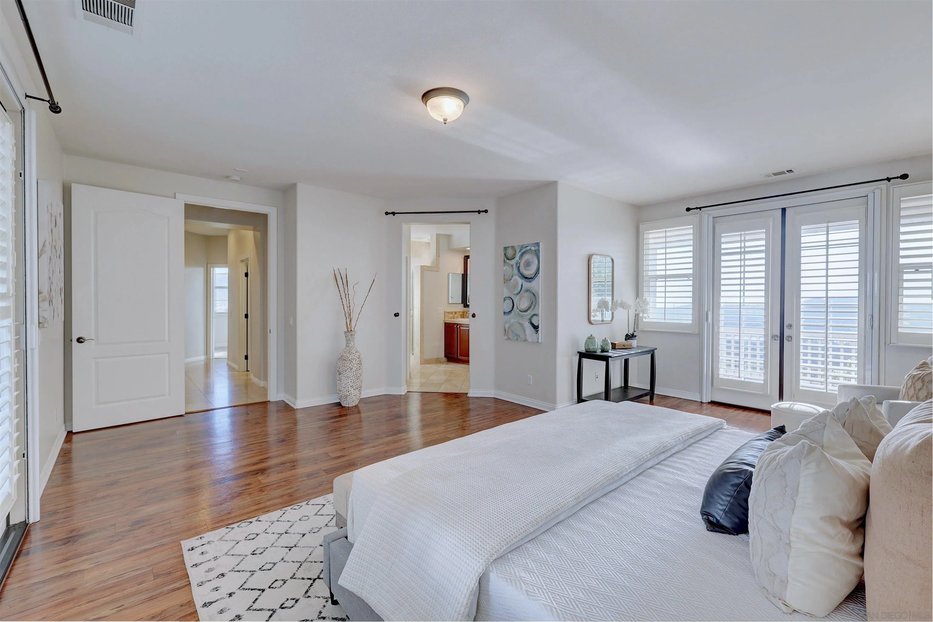 https://cdn.realtyfeed.com/cdn/127/260010086/cde0bda0a7b39f27c55428c2131bc7a5.webp