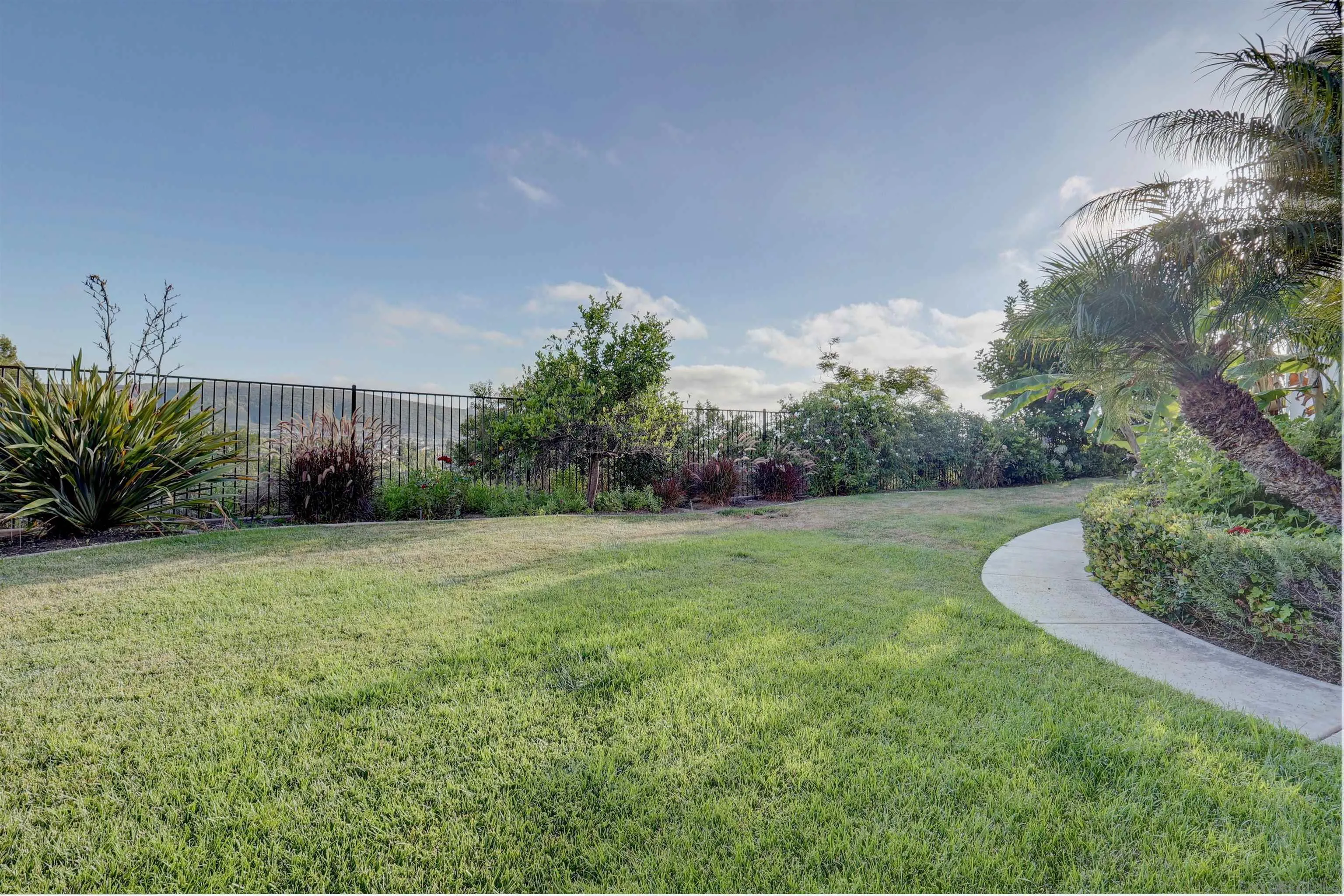 https://cdn.realtyfeed.com/cdn/127/260010086/dcfcbed25b6982cc28e5f7952958f9ac.webp