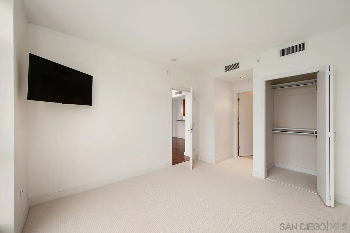 https://cdn.realtyfeed.com/cdn/127/260010091/8facf096d76e25d3708978f4d1651db3.webp