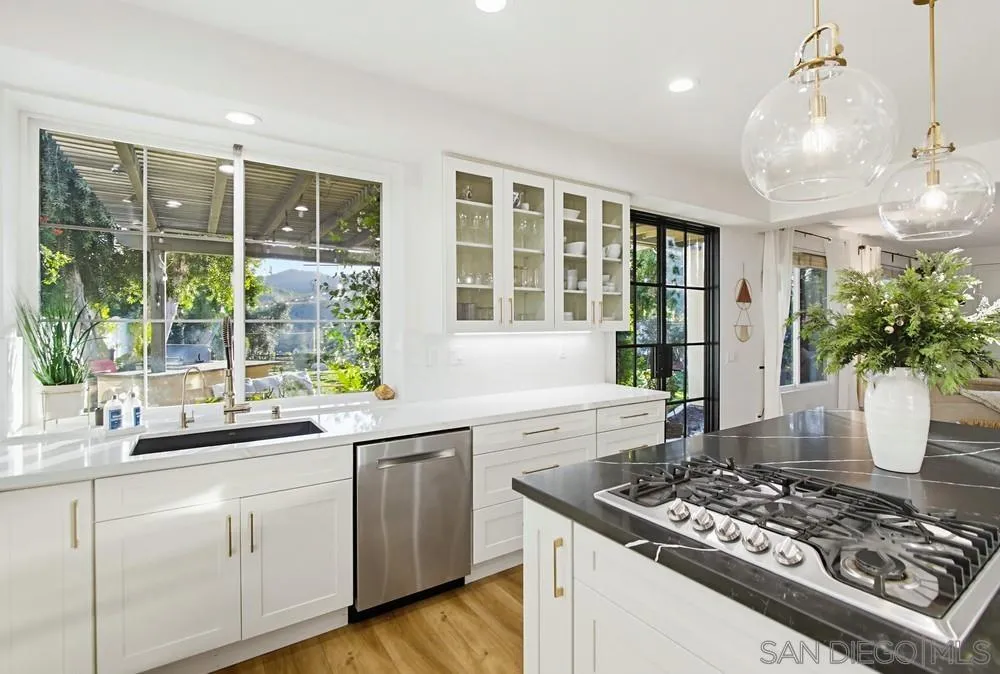 https://cdn.realtyfeed.com/cdn/127/260010092/725a8046d944e7c4b61de4387055bbcf.webp