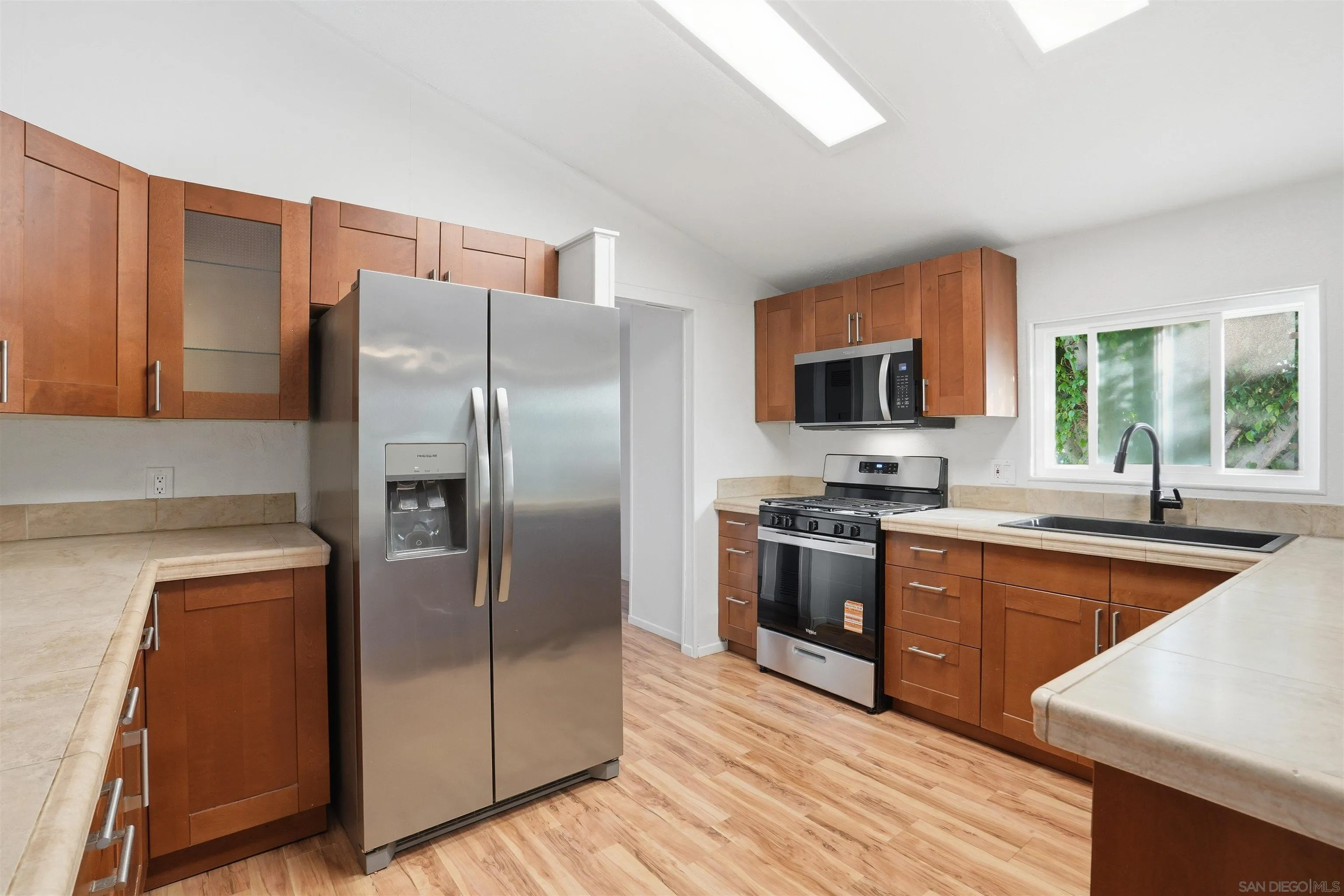 https://cdn.realtyfeed.com/cdn/127/260010093/0c9da959f4dca4d60a3b715c2486cd96.webp