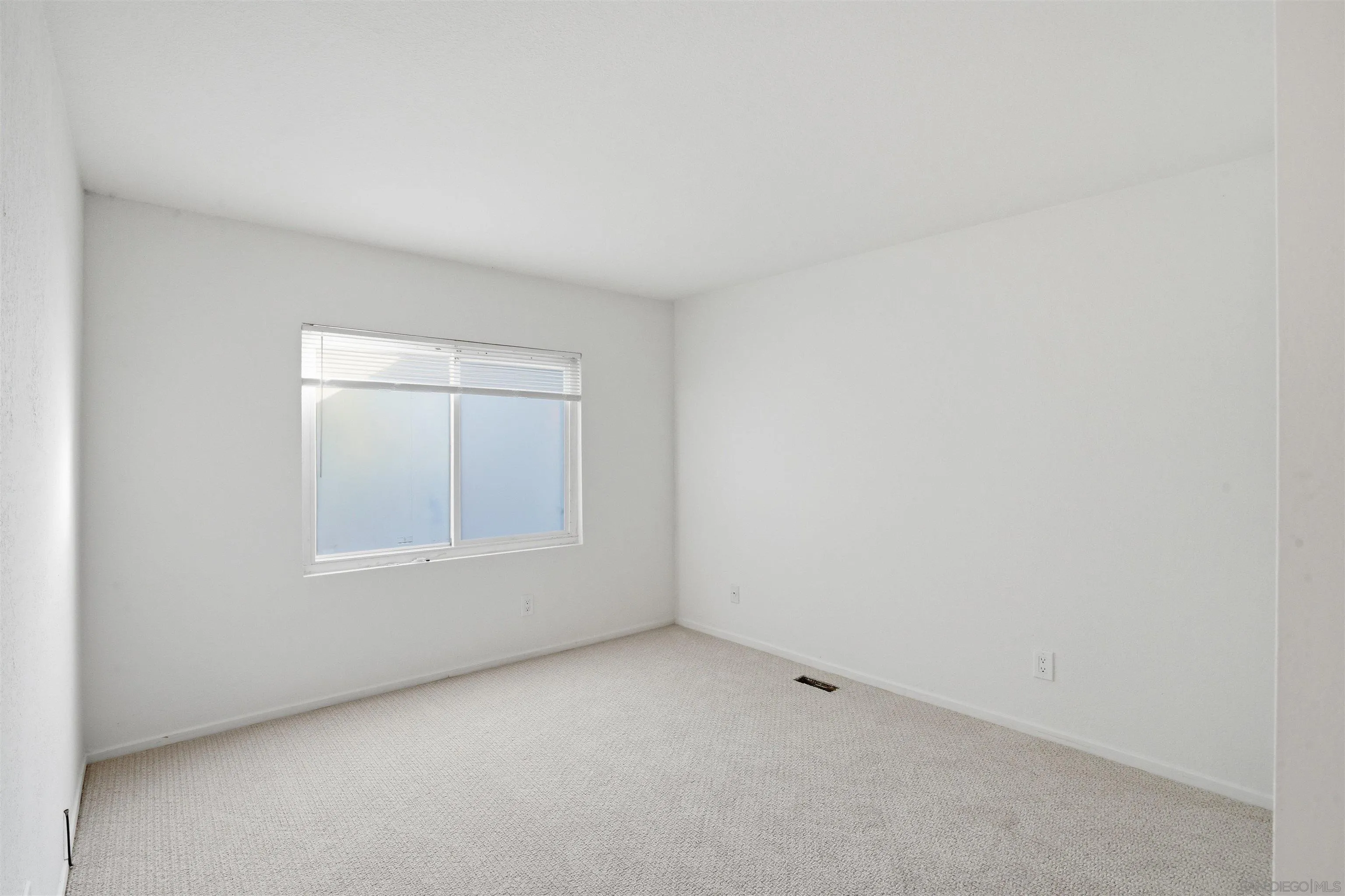 https://cdn.realtyfeed.com/cdn/127/260010093/8ab8c93be3ab7dc7e42f0ced9d957280.webp