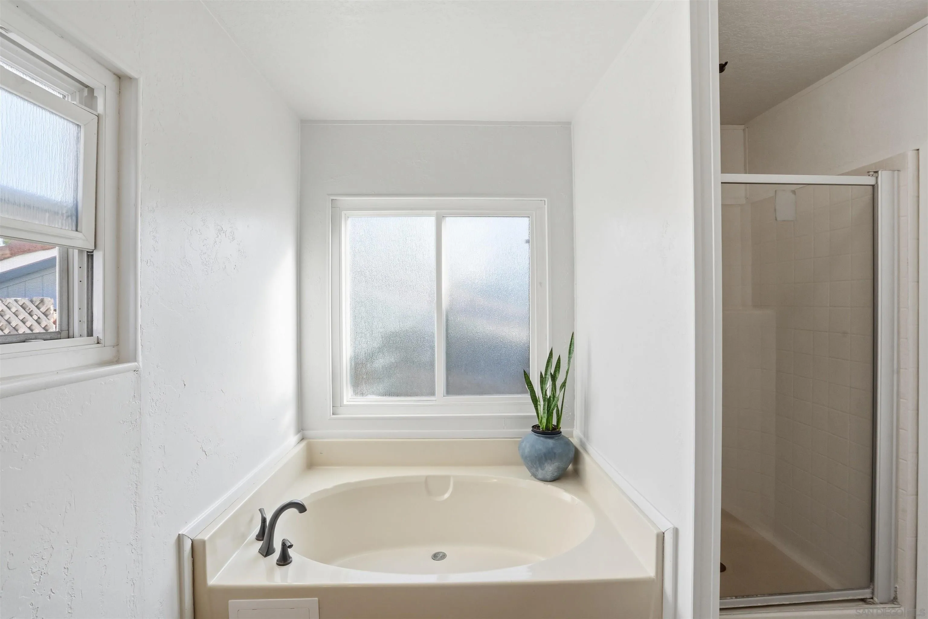 https://cdn.realtyfeed.com/cdn/127/260010093/be3cd2c78ca7abc5db2bfc9a8ac16cd6.webp