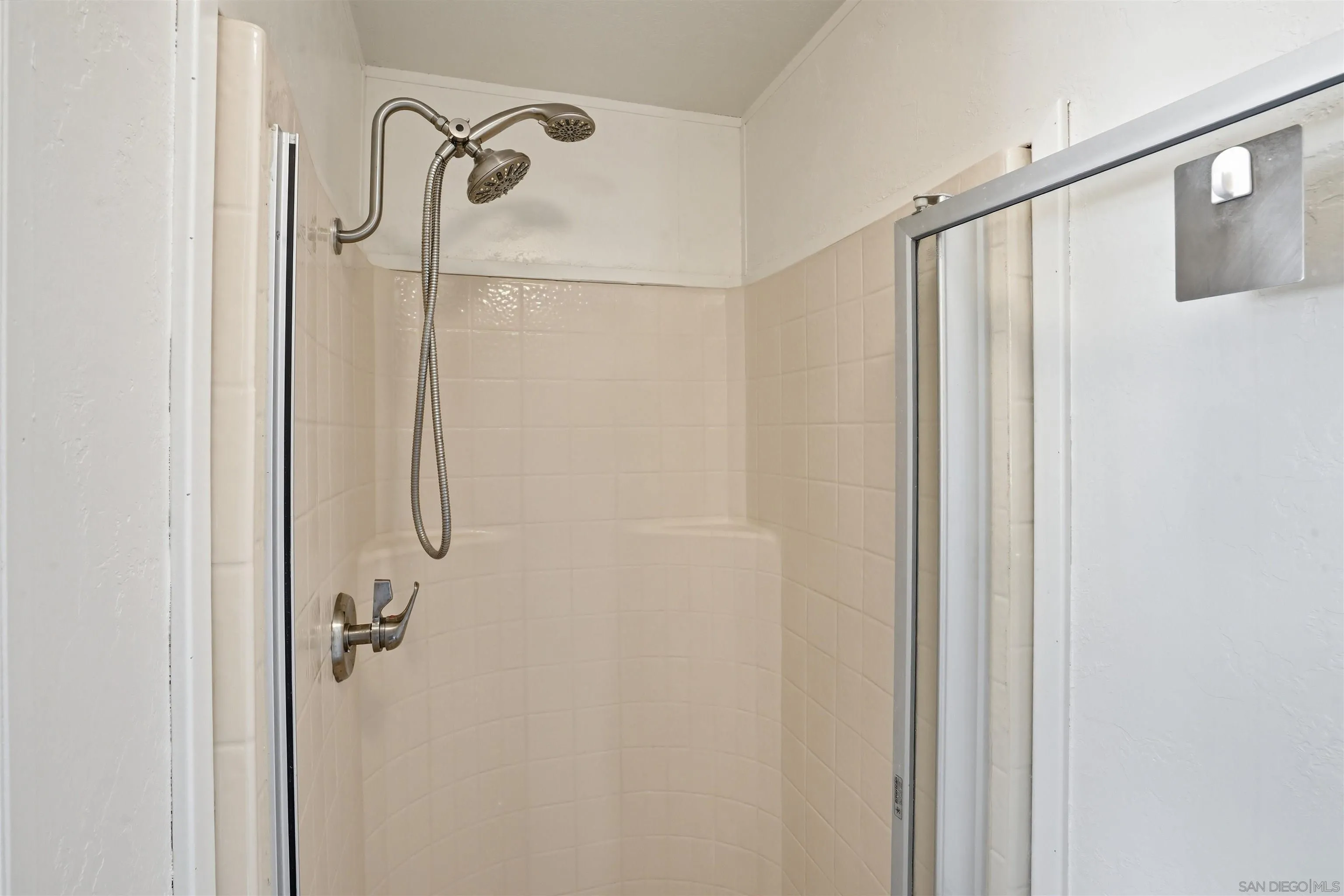 https://cdn.realtyfeed.com/cdn/127/260010093/da88b48efd97ed149642ddfdf04e48a8.webp