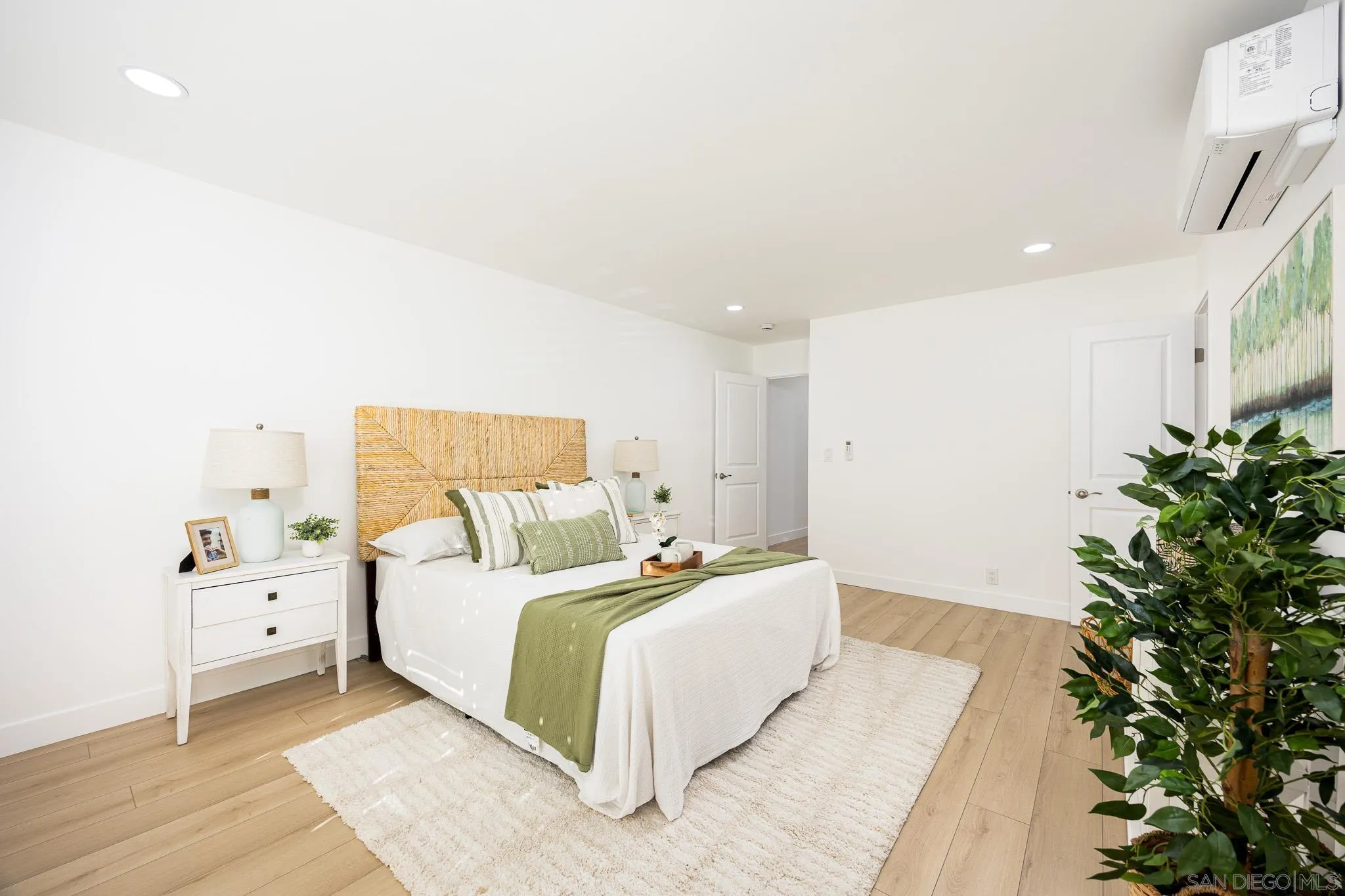 https://cdn.realtyfeed.com/cdn/127/260010097/70ed1b57d1ed40003d9df1646d9933d3.webp