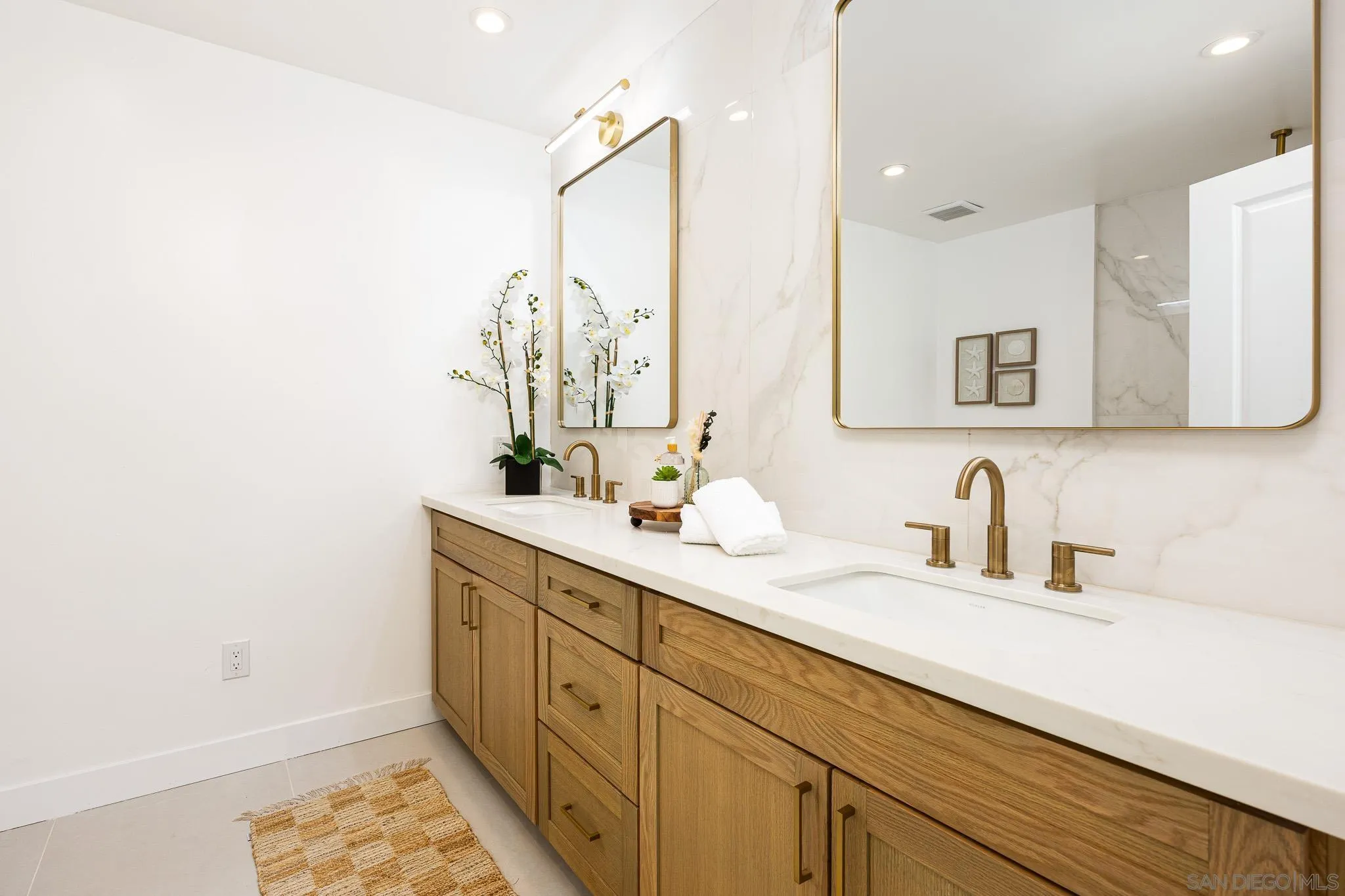 https://cdn.realtyfeed.com/cdn/127/260010097/aff3eb3ed9e5757c9b0b52905999b900.webp