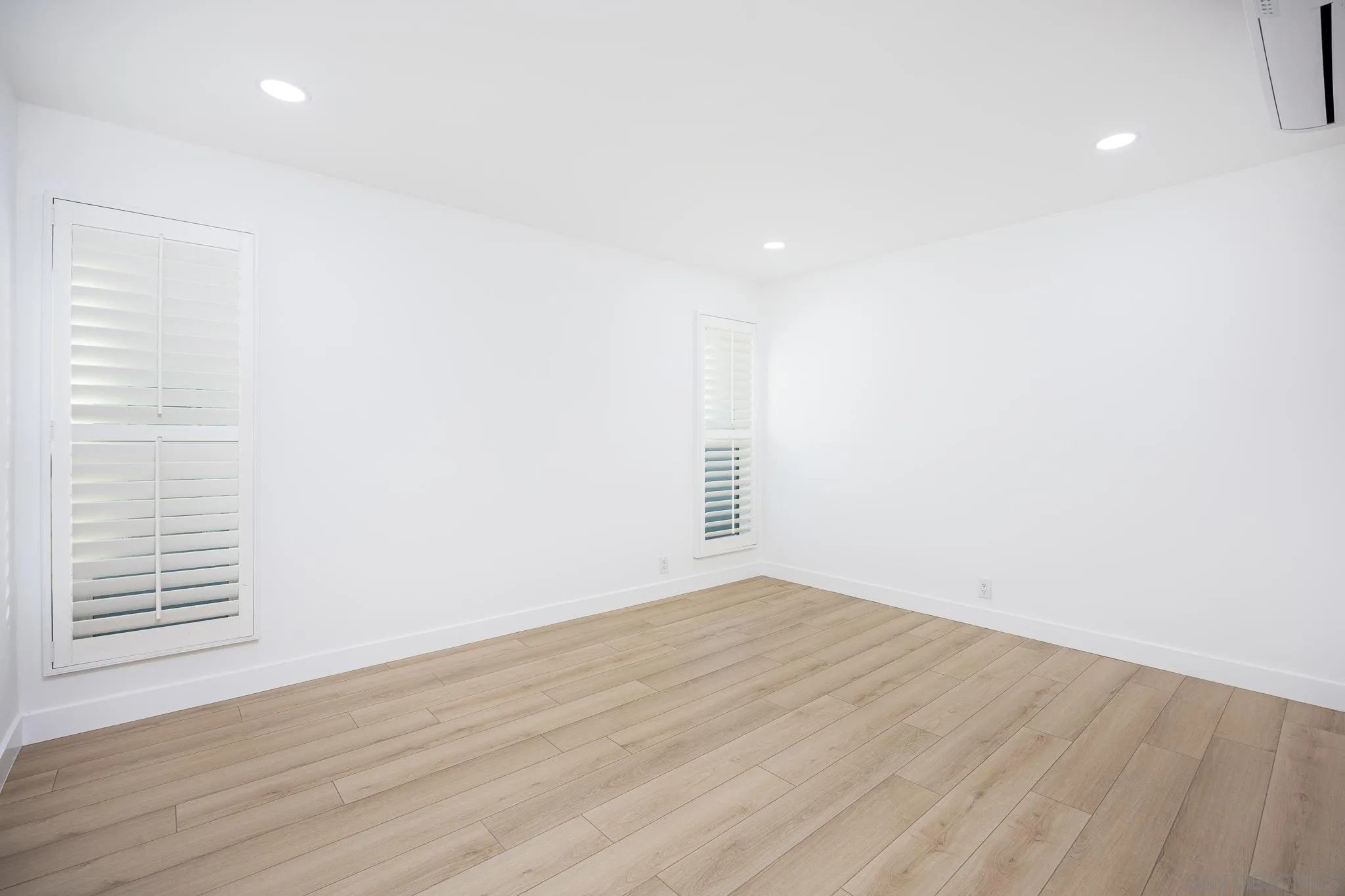 https://cdn.realtyfeed.com/cdn/127/260010097/dc739fd158cffe2e98d0e652b958972f.webp