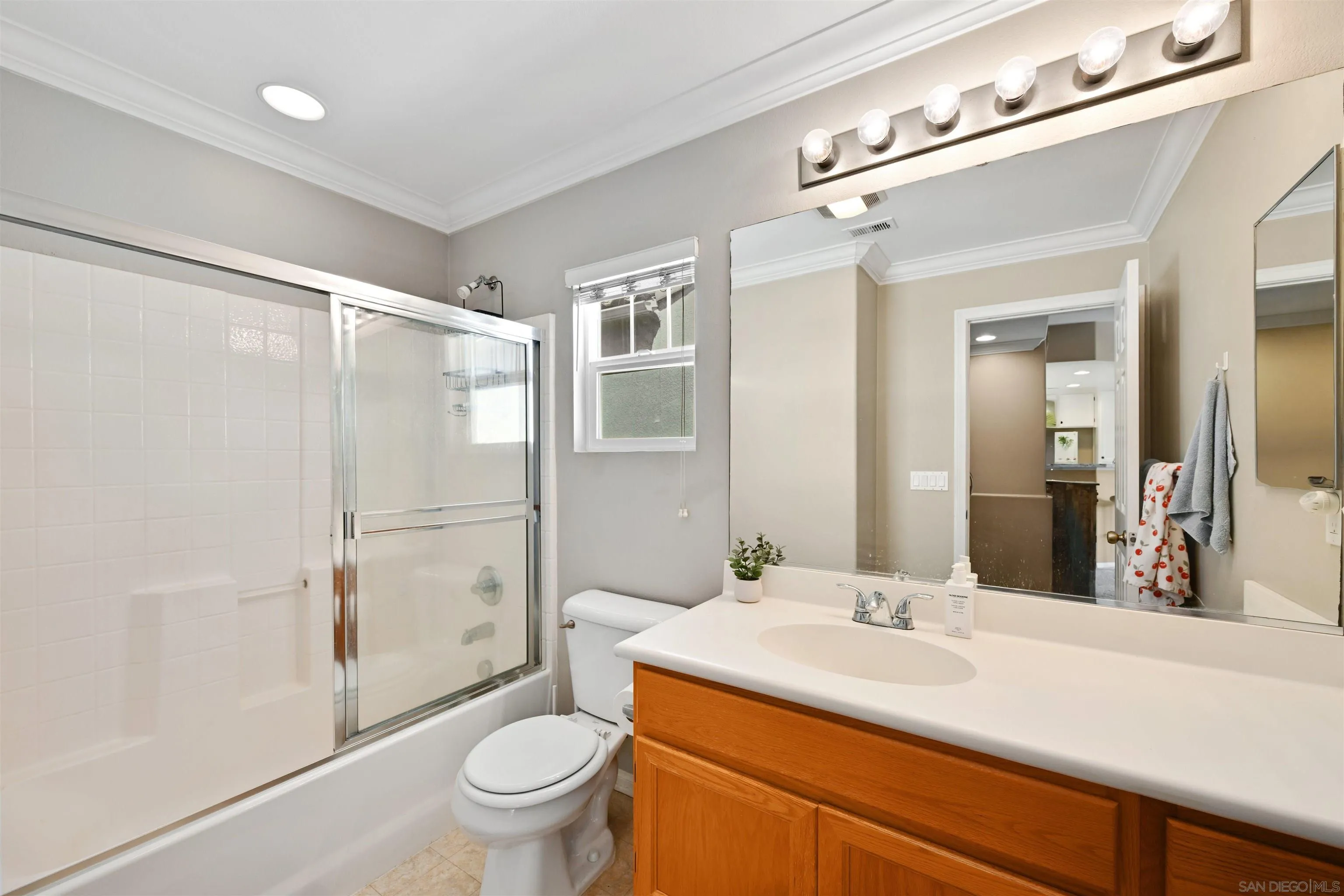 Photo #16: 260010100 Listing: Photo #16