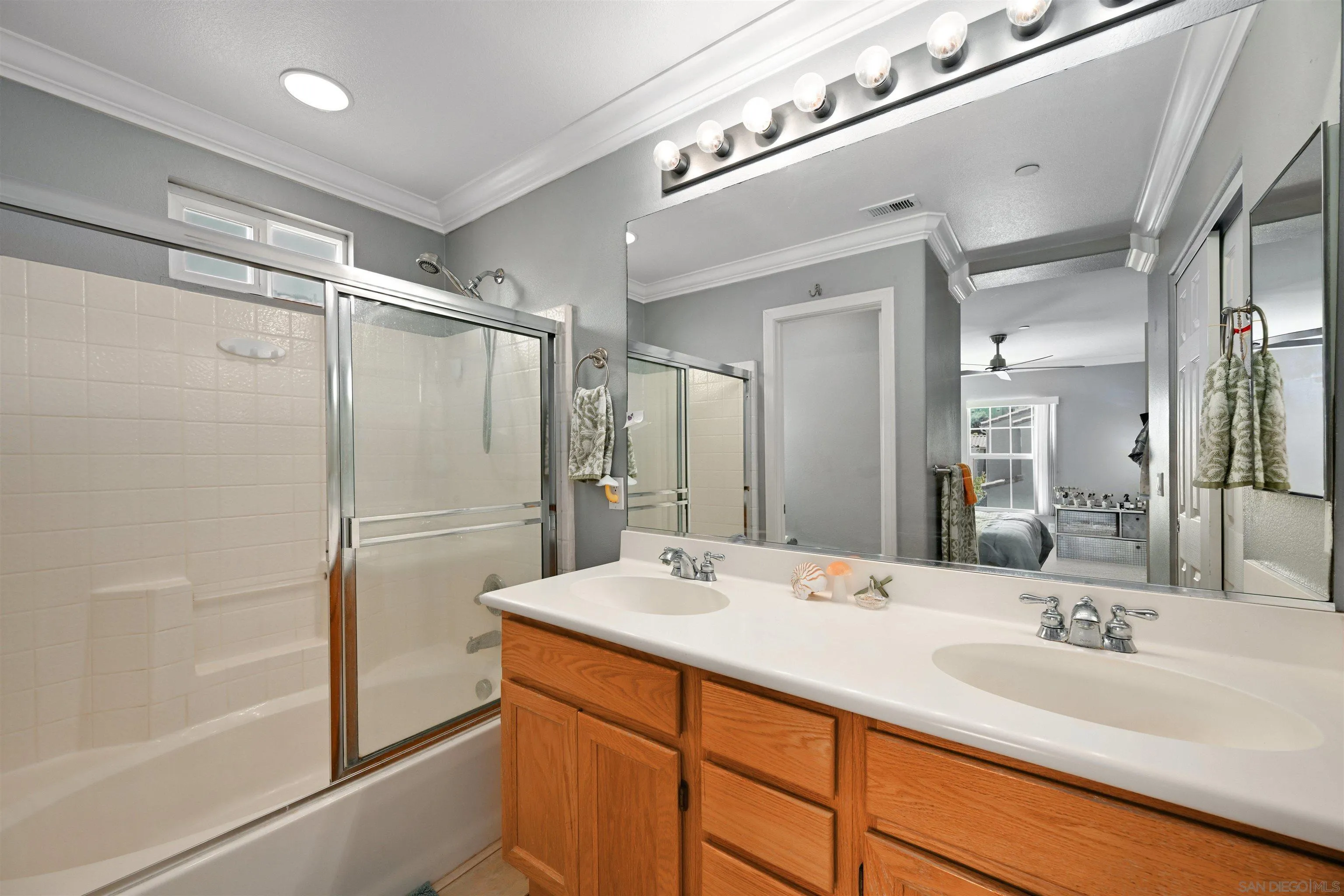 Photo #15: 260010100 Listing: Photo #15