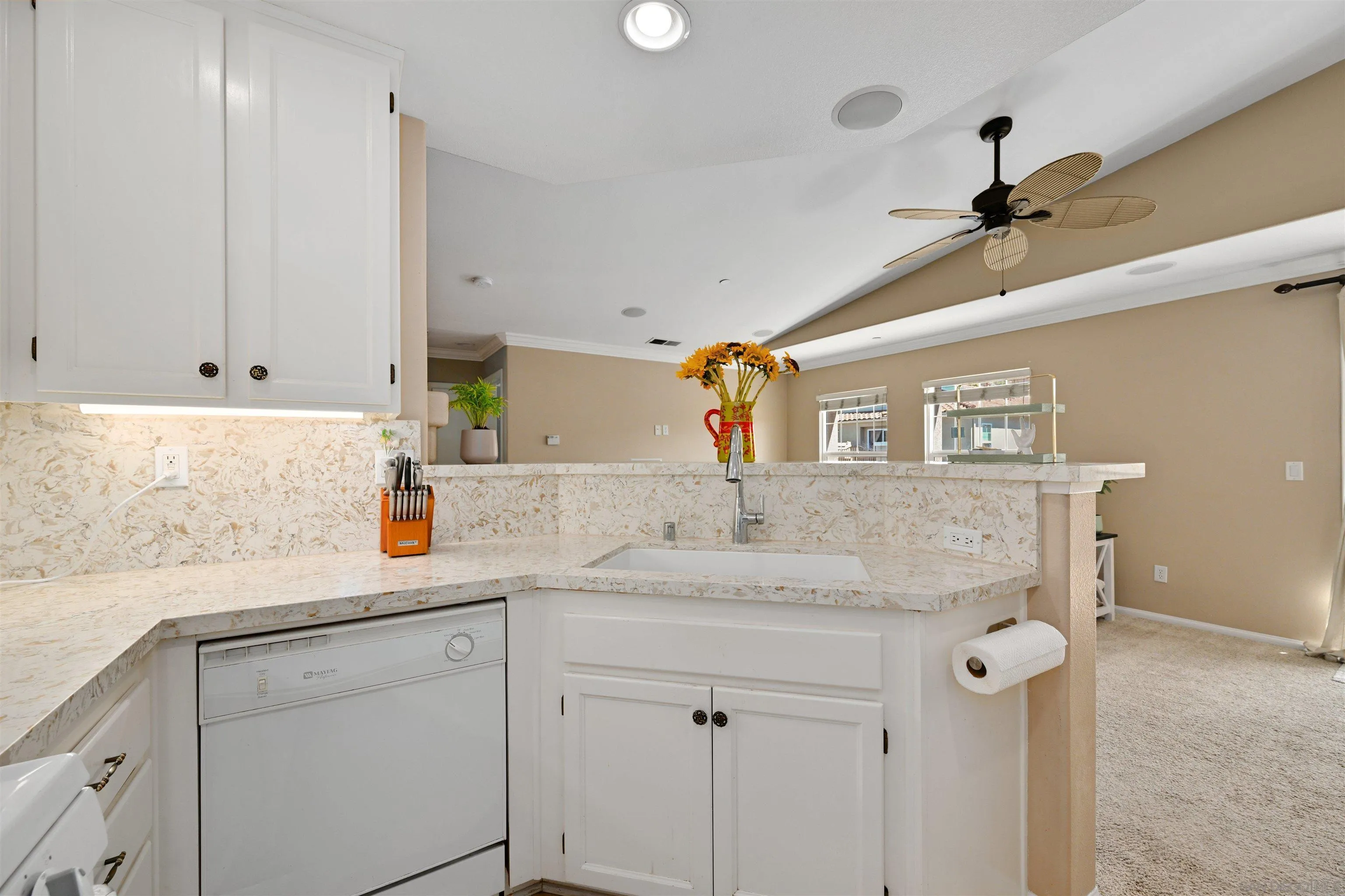 Photo #4: 260010100 Listing: Photo #4