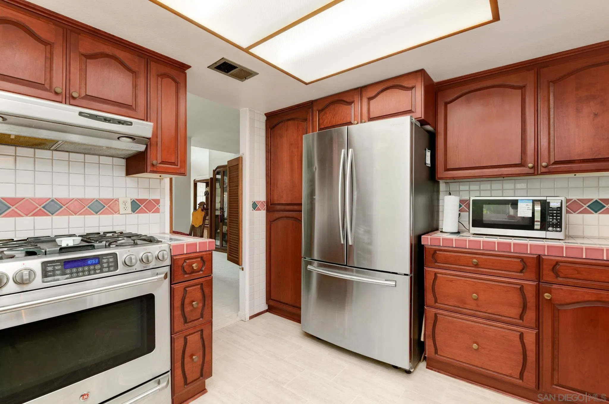 https://cdn.realtyfeed.com/cdn/127/260010111/4a3ed8ffa6c5c2faa13f741f75482a75.webp