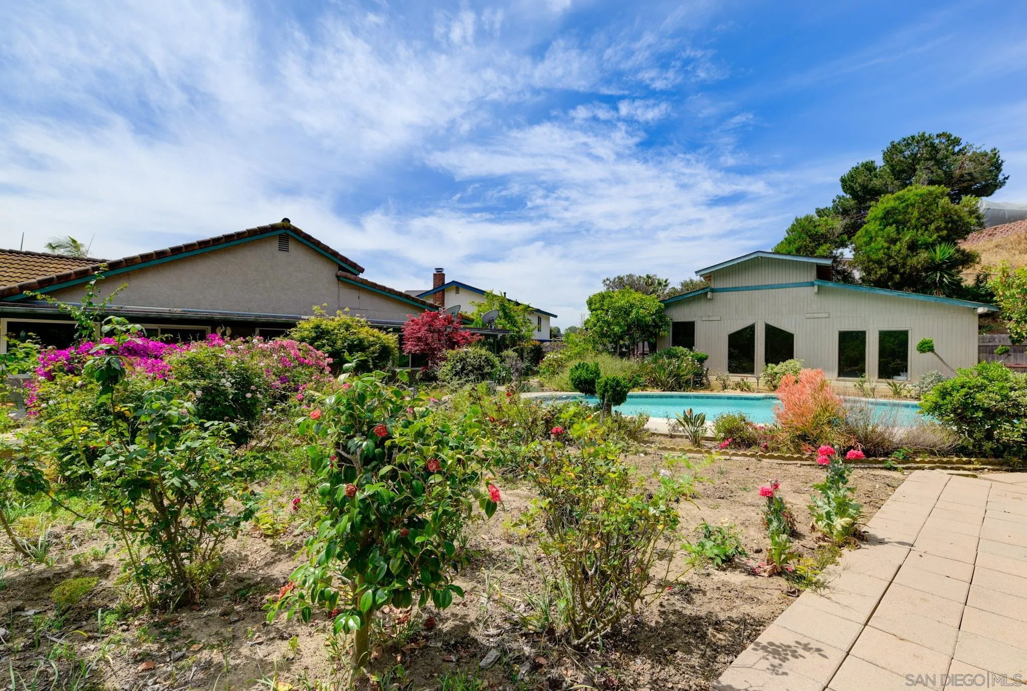 https://cdn.realtyfeed.com/cdn/127/260010111/acb11136e2eba1a3f4f271404e016d8f.webp