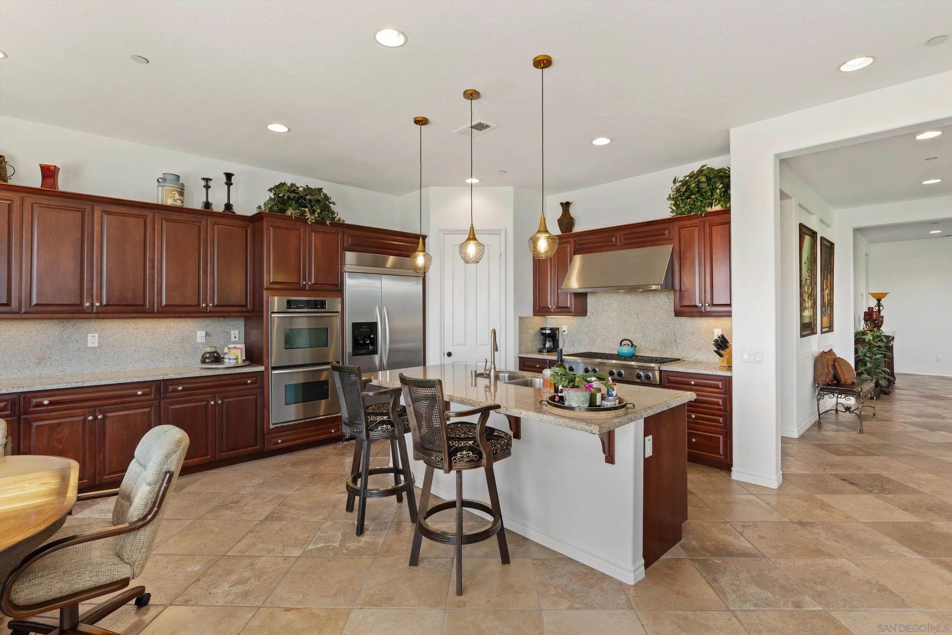 https://cdn.realtyfeed.com/cdn/127/260010113/645ca610cdc25b93cb108661dce4ee04.webp