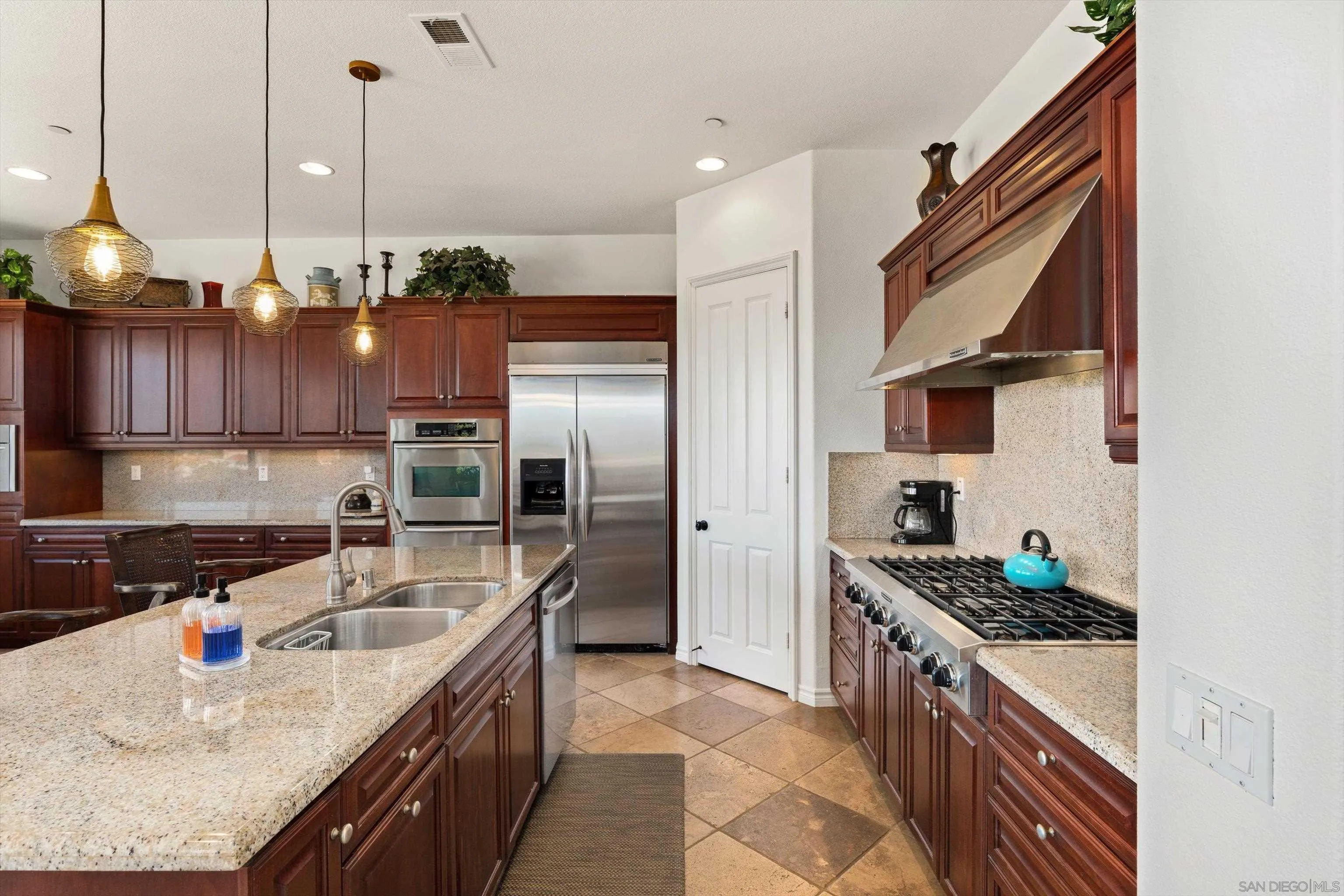 https://cdn.realtyfeed.com/cdn/127/260010113/ef9e1c17aed469da29014045b5c45fec.webp