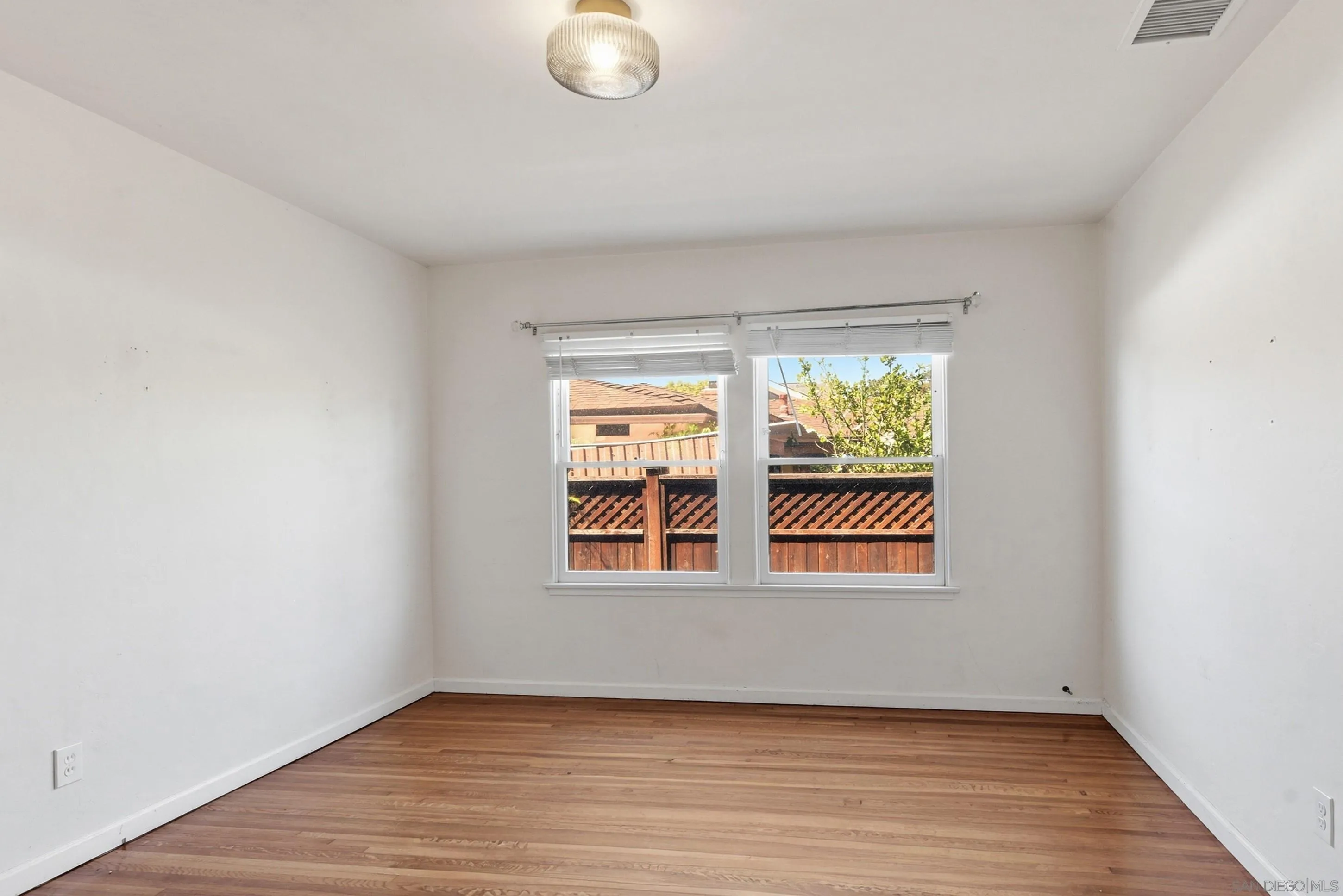 https://cdn.realtyfeed.com/cdn/127/260010119/31e84f89f01528e1e06ee922ce666027.webp