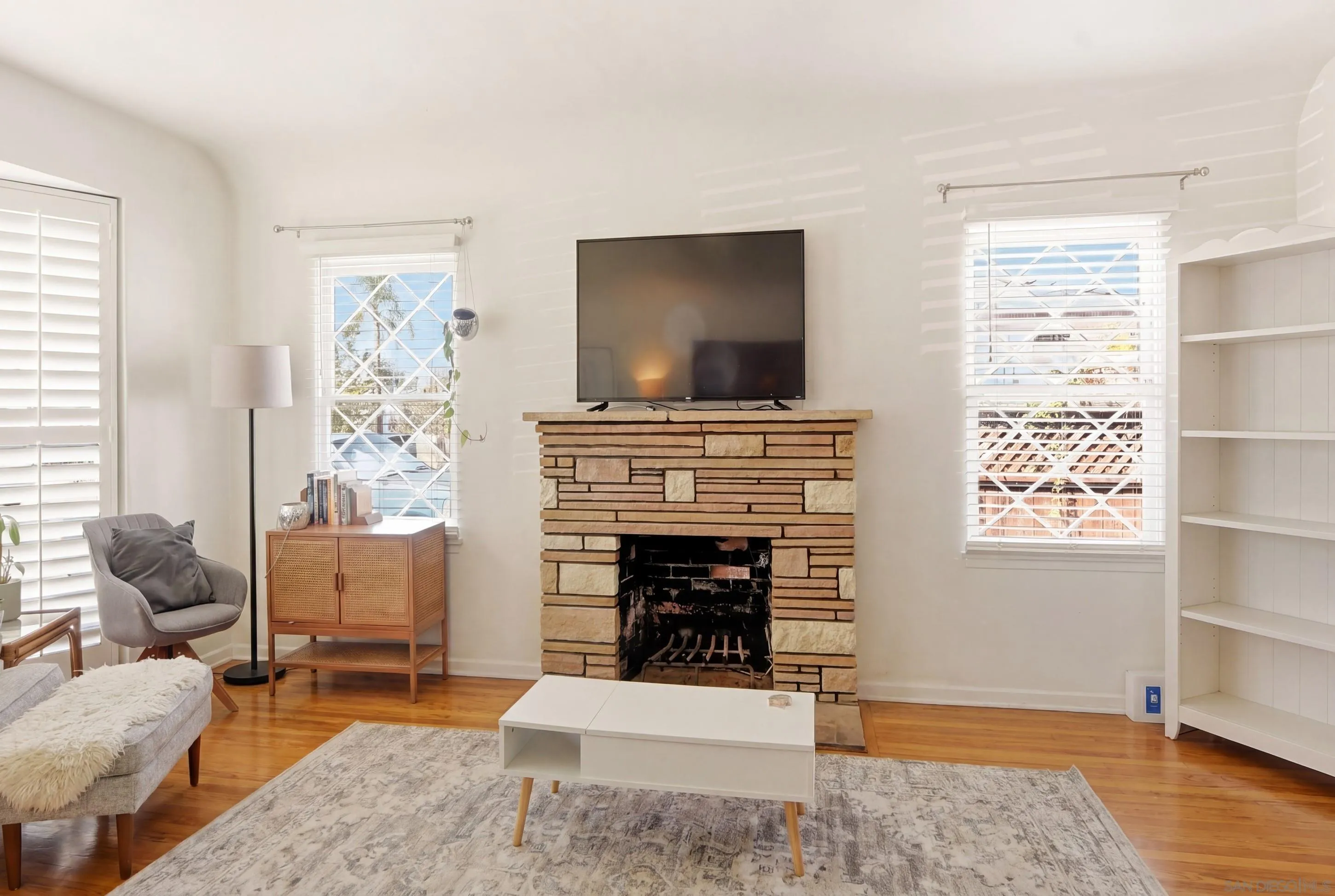 https://cdn.realtyfeed.com/cdn/127/260010119/6aae320486f9bd5f97f42286aa17184b.webp