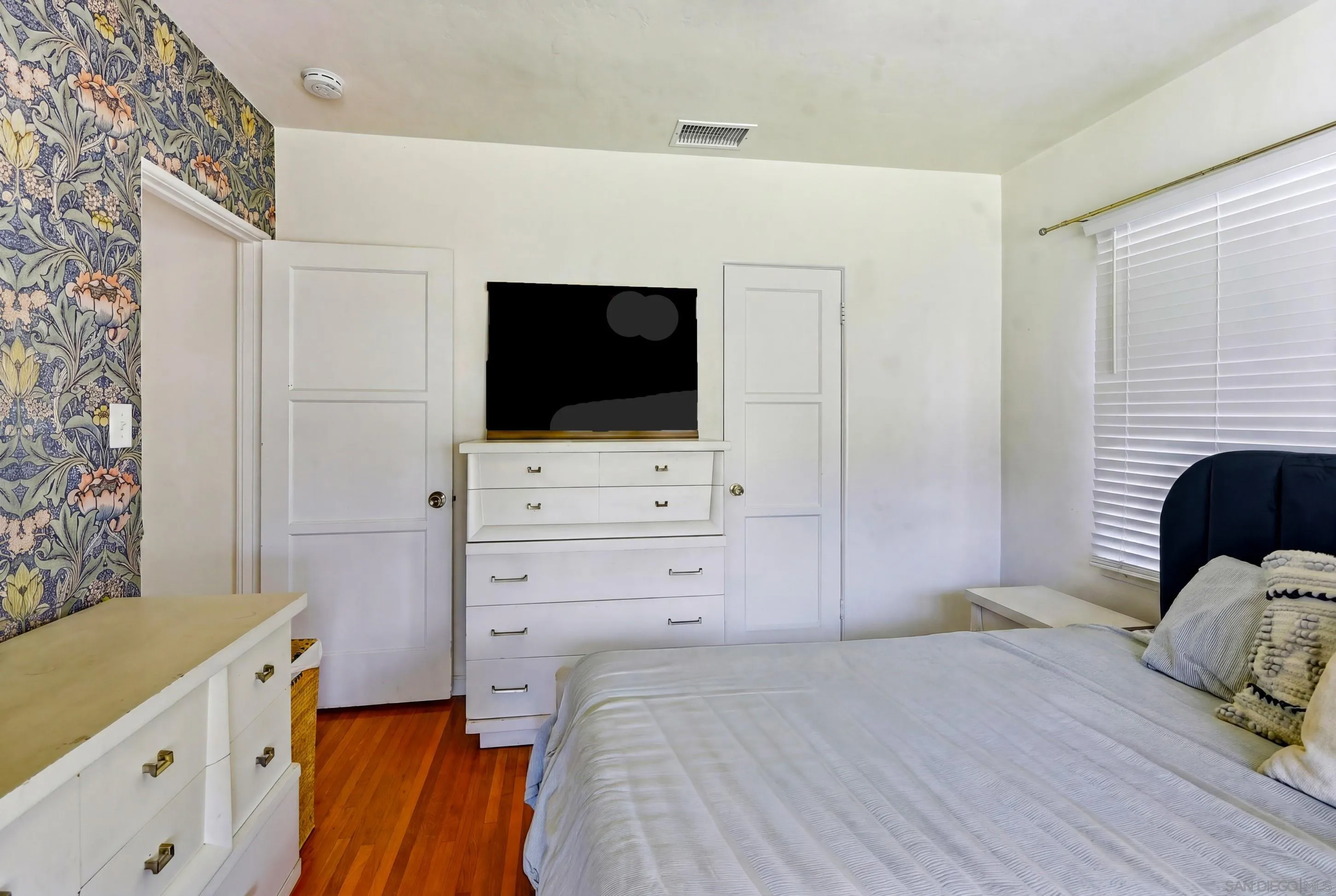 https://cdn.realtyfeed.com/cdn/127/260010119/95107150e5c285093c0316a8ee2be9d1.webp