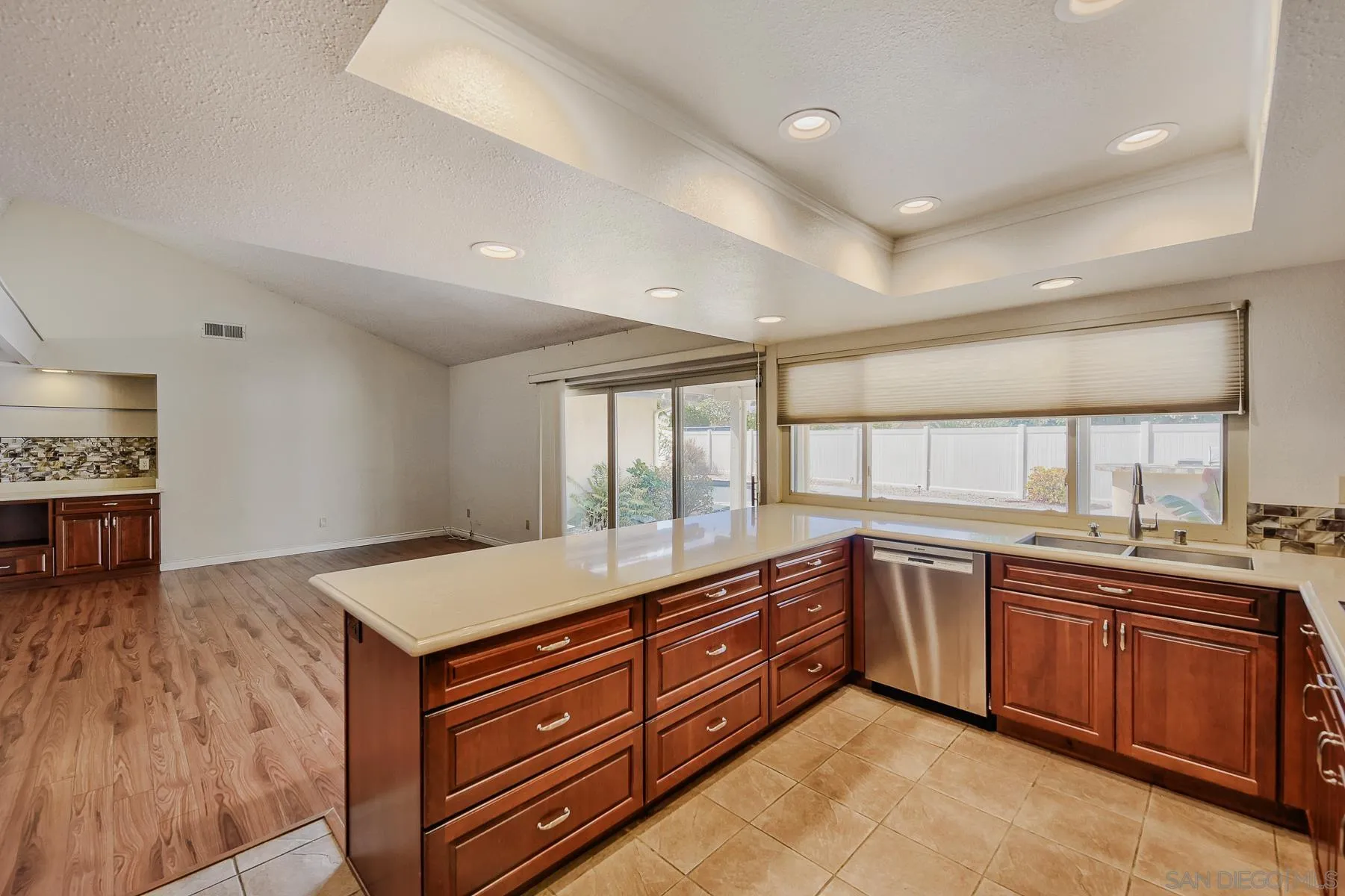 https://cdn.realtyfeed.com/cdn/127/260010120/3b78c4362a05a6dd2b2109f81aec2e4d.webp