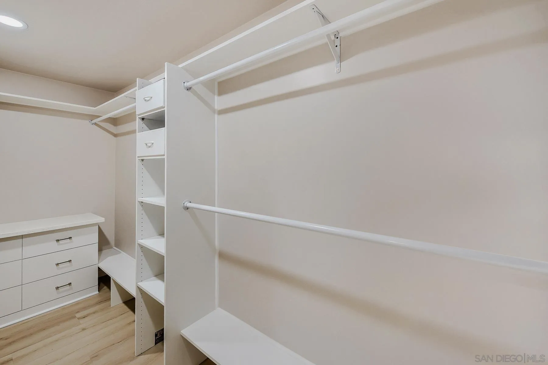 https://cdn.realtyfeed.com/cdn/127/260010120/6e3e2c2eced04162e67ea0b04d5a9e66.webp