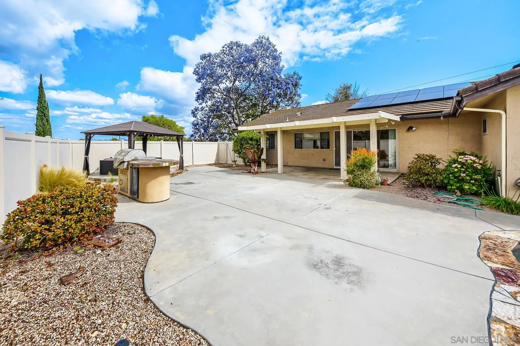 https://cdn.realtyfeed.com/cdn/127/260010120/7e9f33df1d7cd7016cd98572fdc6e7c4.webp