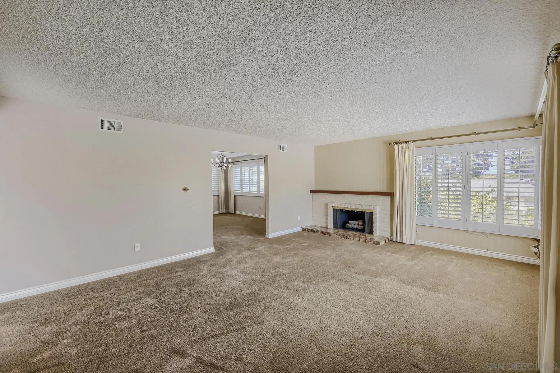 https://cdn.realtyfeed.com/cdn/127/260010120/9ce08f8c54dd2ec3bc94f2f5f7aa1dd8.webp