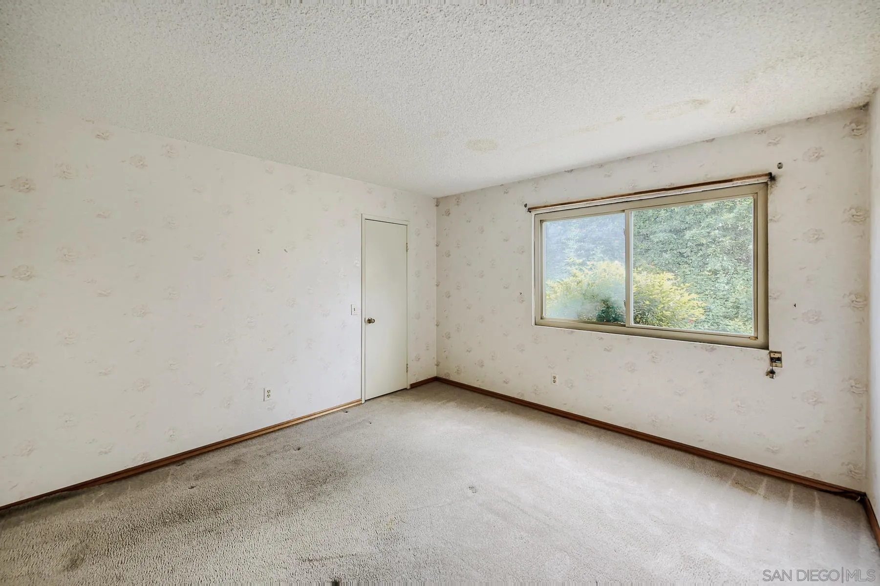 https://cdn.realtyfeed.com/cdn/127/260010120/de5a504ddfae31ccd9ed3b2872cf8d1f.webp