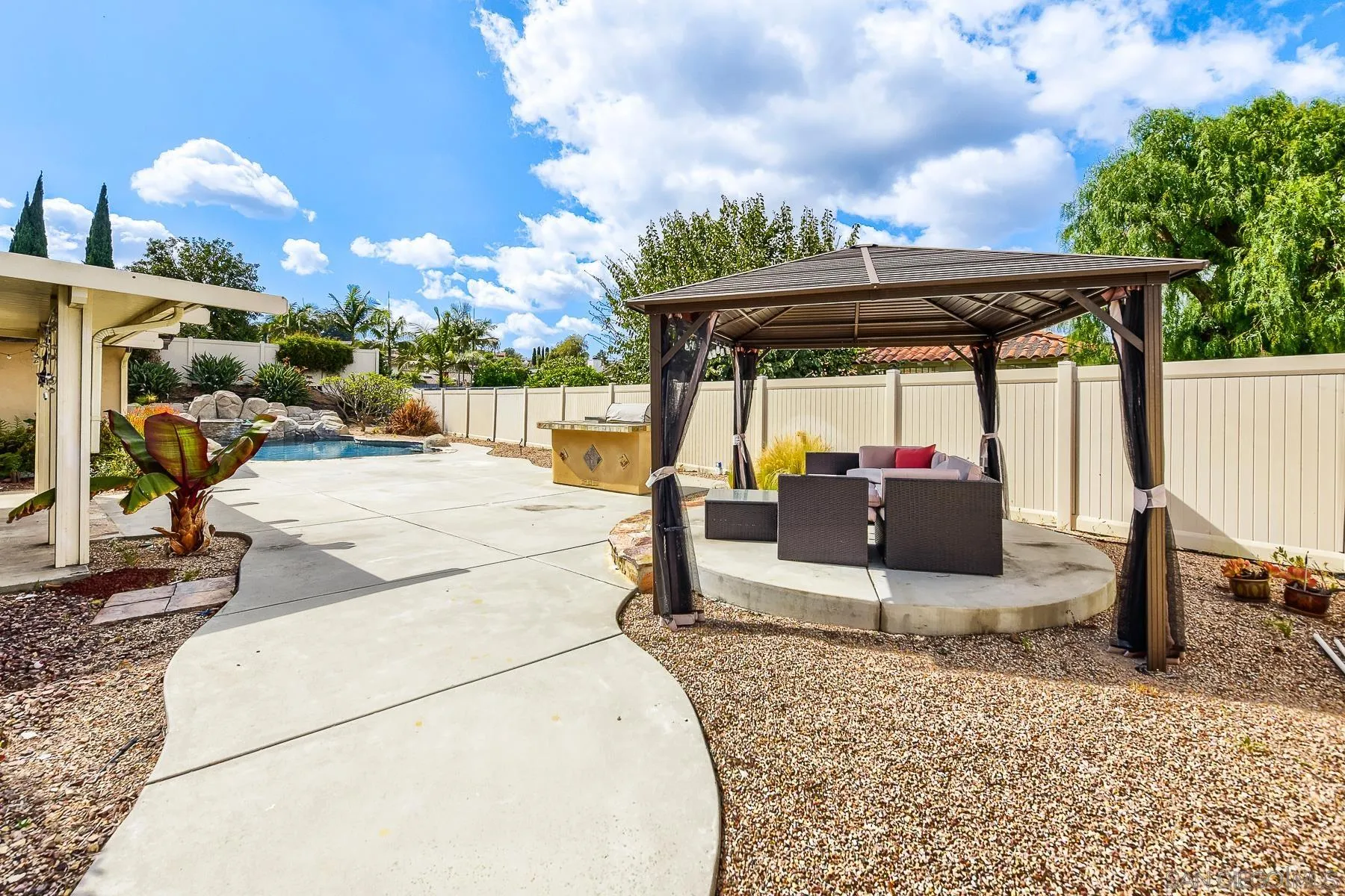 https://cdn.realtyfeed.com/cdn/127/260010120/e13d619d8e91d61f2f91e602c6686e3f.webp