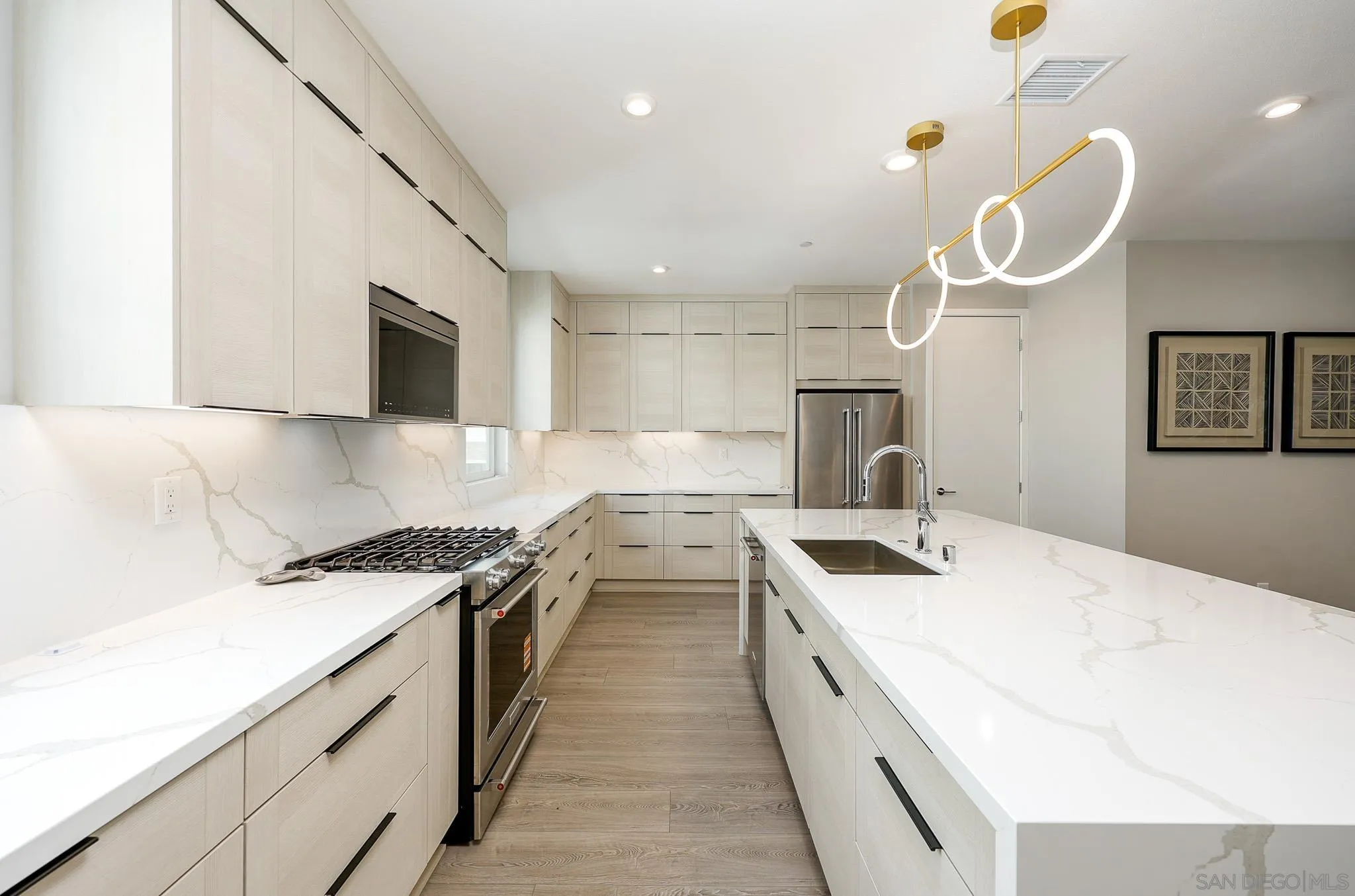 Photo #4: 260010126 Listing: Photo #4