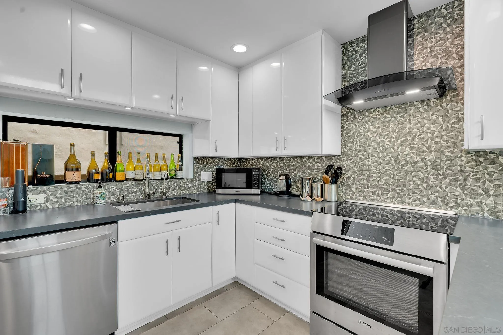 Photo #7: 260010127 Listing: Photo #7