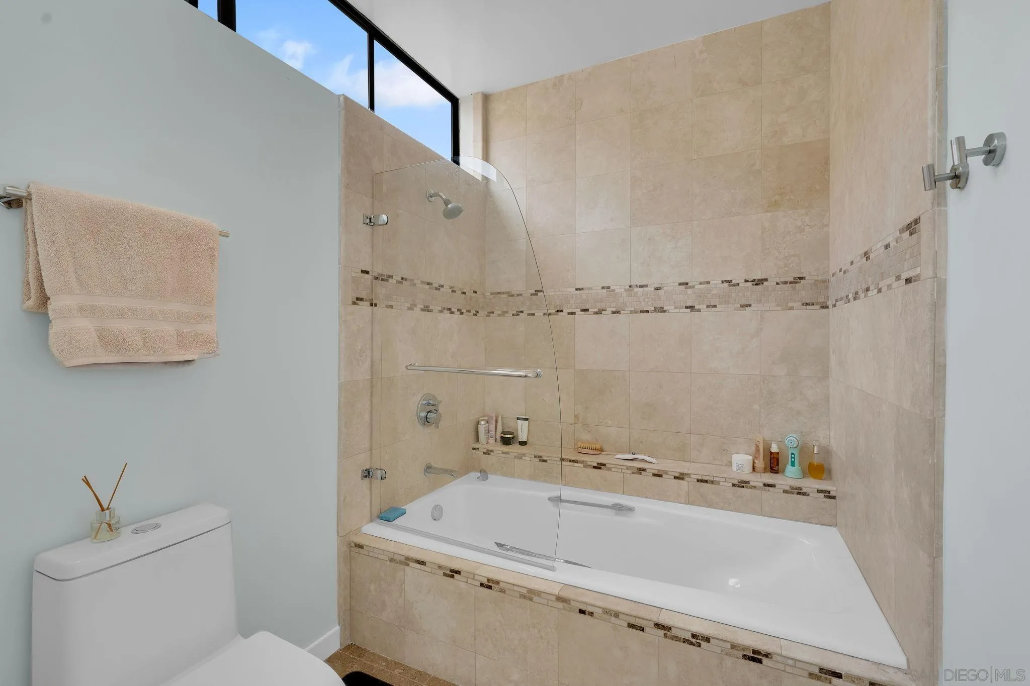 Photo #24: 260010127 Listing: Photo #24