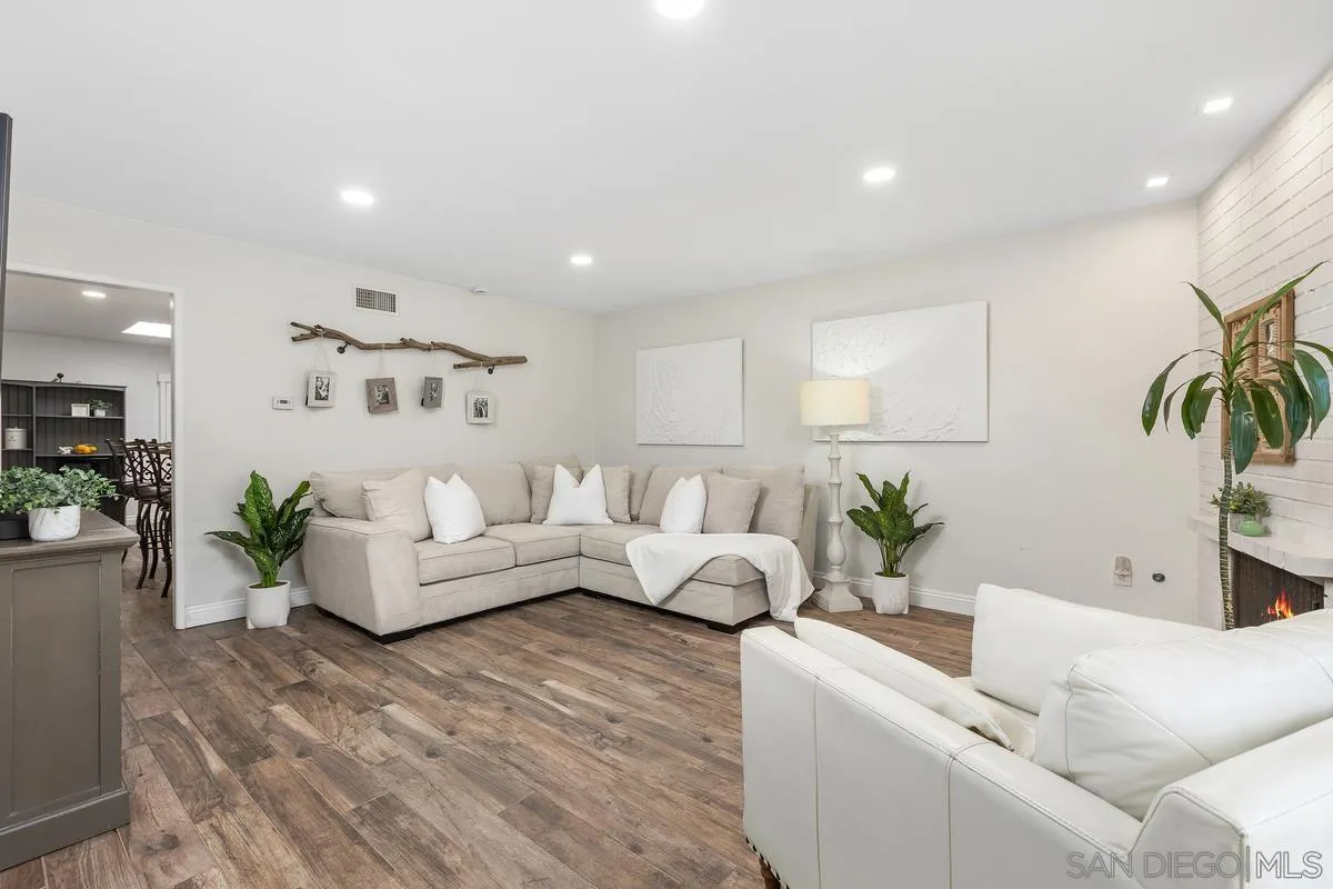 https://cdn.realtyfeed.com/cdn/127/260010132/4628e6d47cf59485a6d6baff0ec34e23.webp