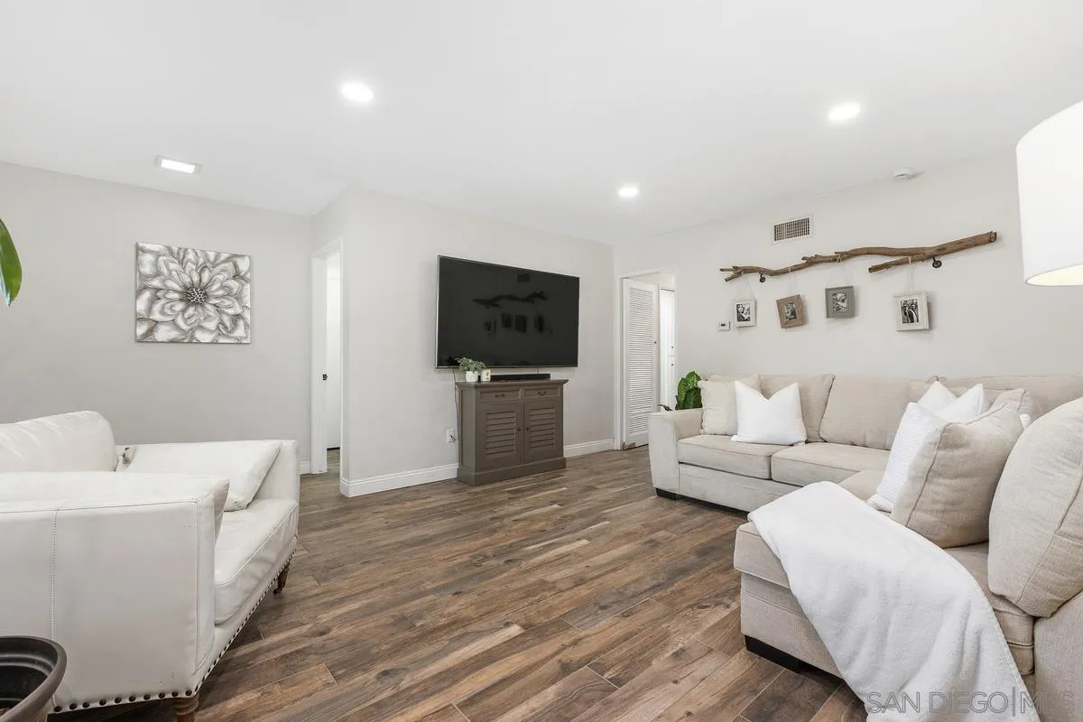 https://cdn.realtyfeed.com/cdn/127/260010132/796b9b5de1b3658862ffa5b819352932.webp