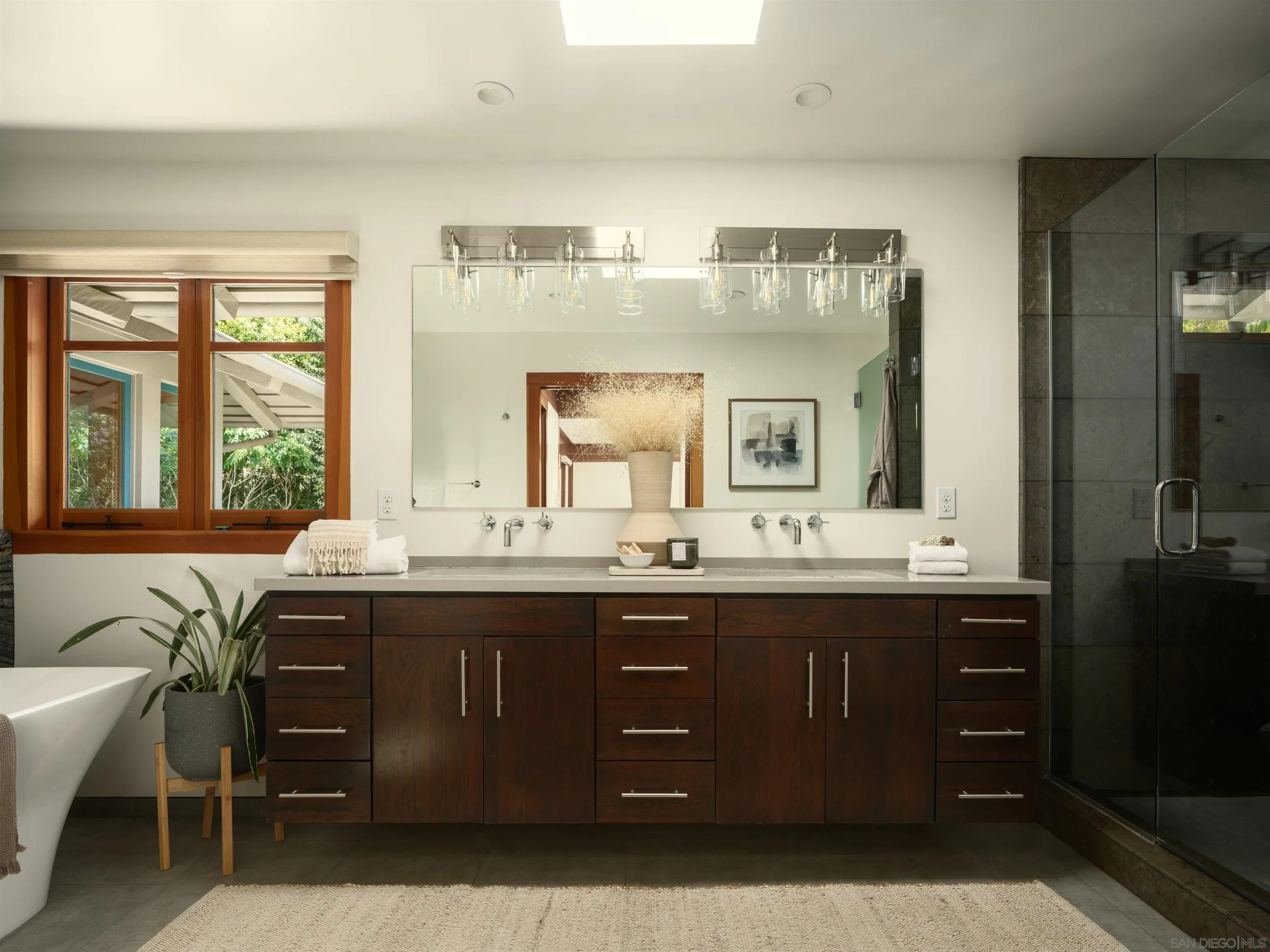 https://cdn.realtyfeed.com/cdn/127/260010133/807aee85c1f7618625c36ec5f7681182.webp