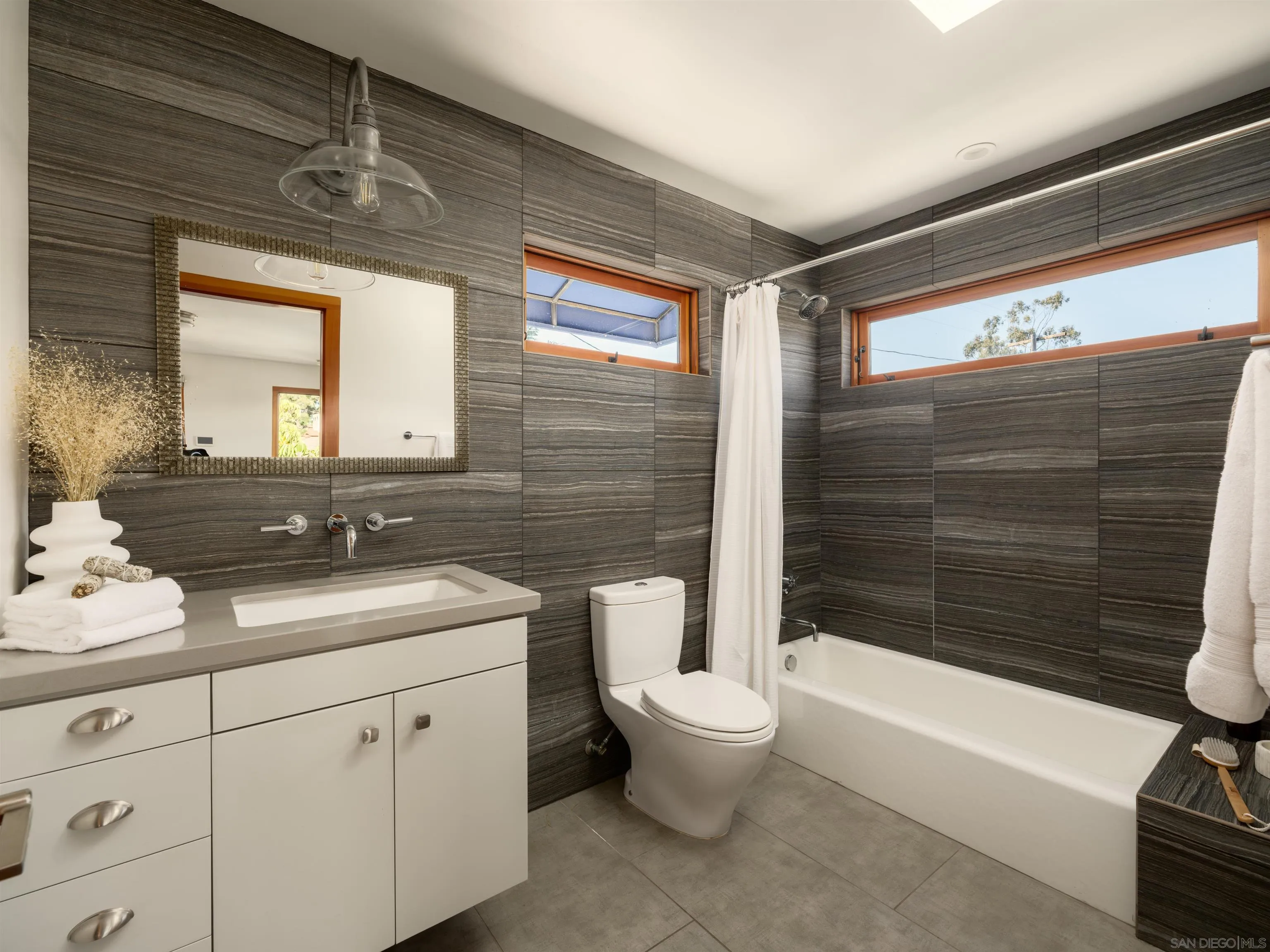 https://cdn.realtyfeed.com/cdn/127/260010133/93ba5bfc4e79a3f59d44339d2ecea08e.webp