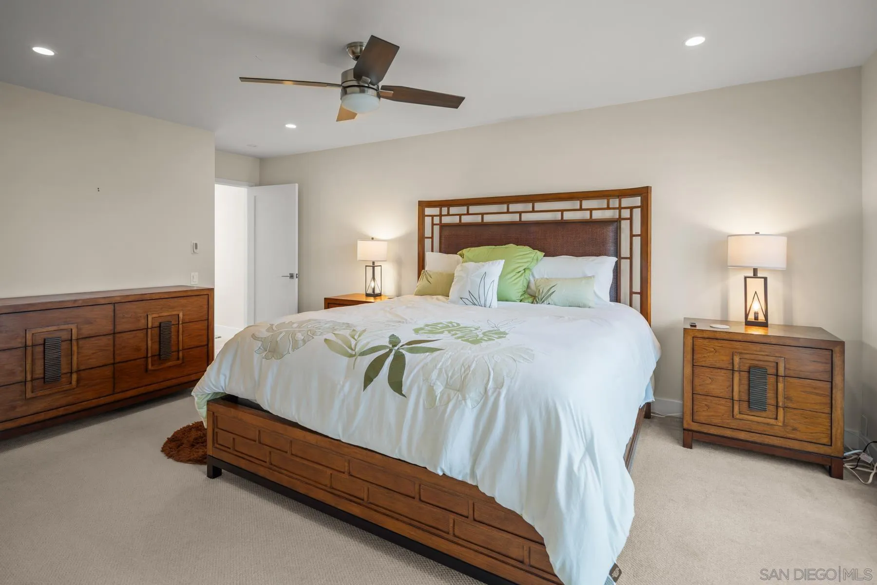 https://cdn.realtyfeed.com/cdn/127/260010135/046e19518a9702553d41142efd12b6e0.webp
