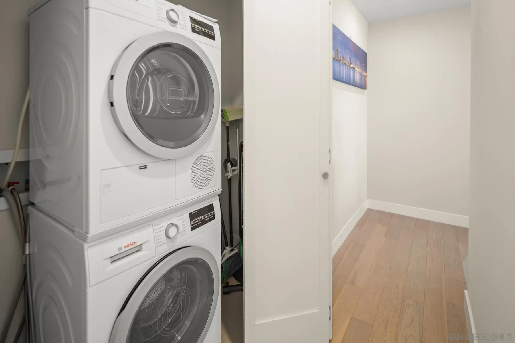 https://cdn.realtyfeed.com/cdn/127/260010135/3013d82f23ca1292cf322b9e43b16ba5.webp