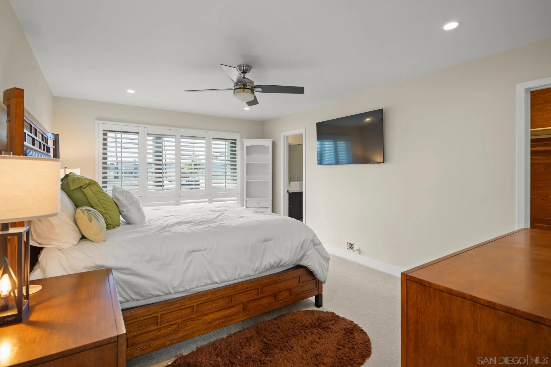 https://cdn.realtyfeed.com/cdn/127/260010135/8ead7f61b173f24cc25b53dd001e1667.webp