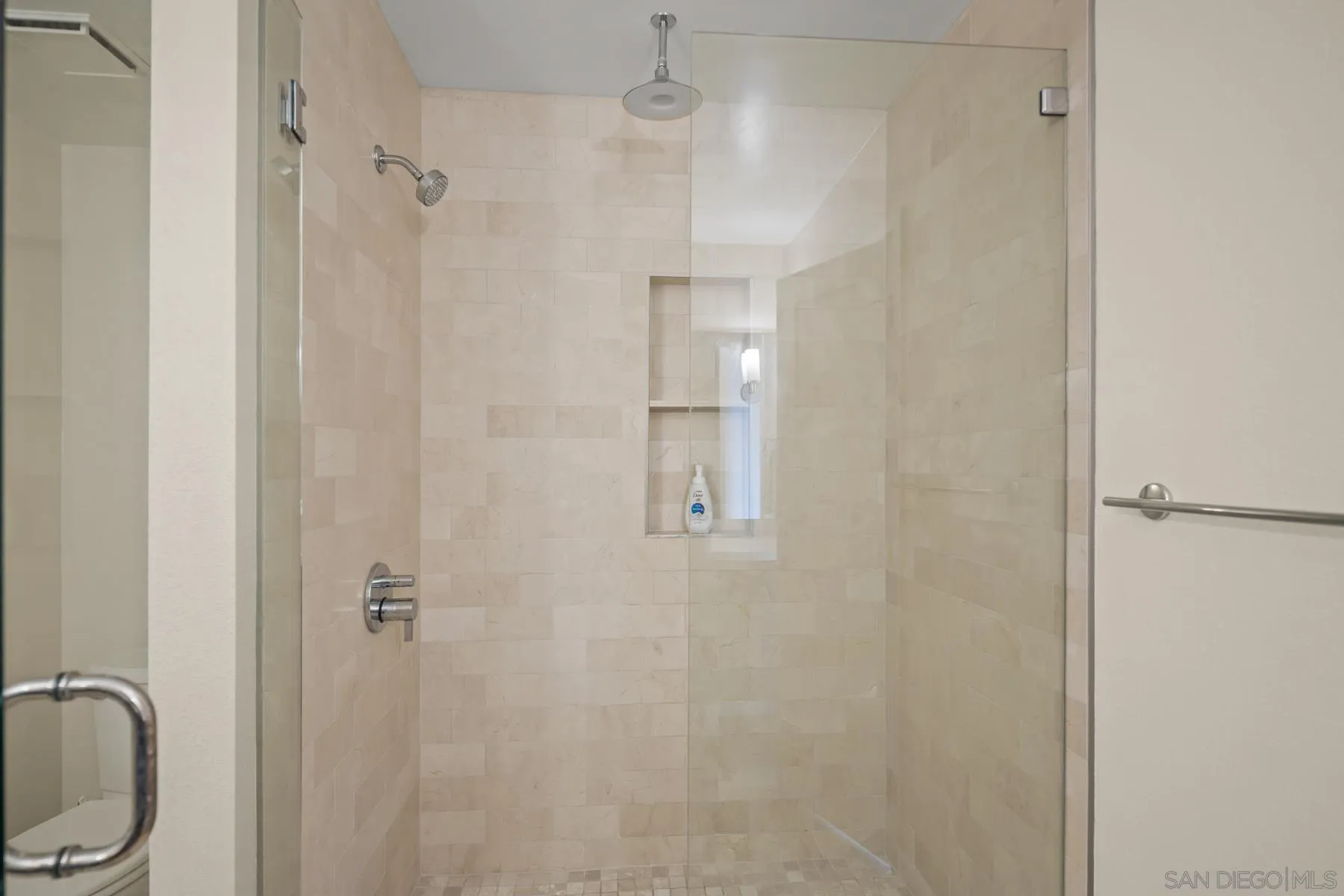 https://cdn.realtyfeed.com/cdn/127/260010135/a77e8819b55138101819e7bb399cb29e.webp