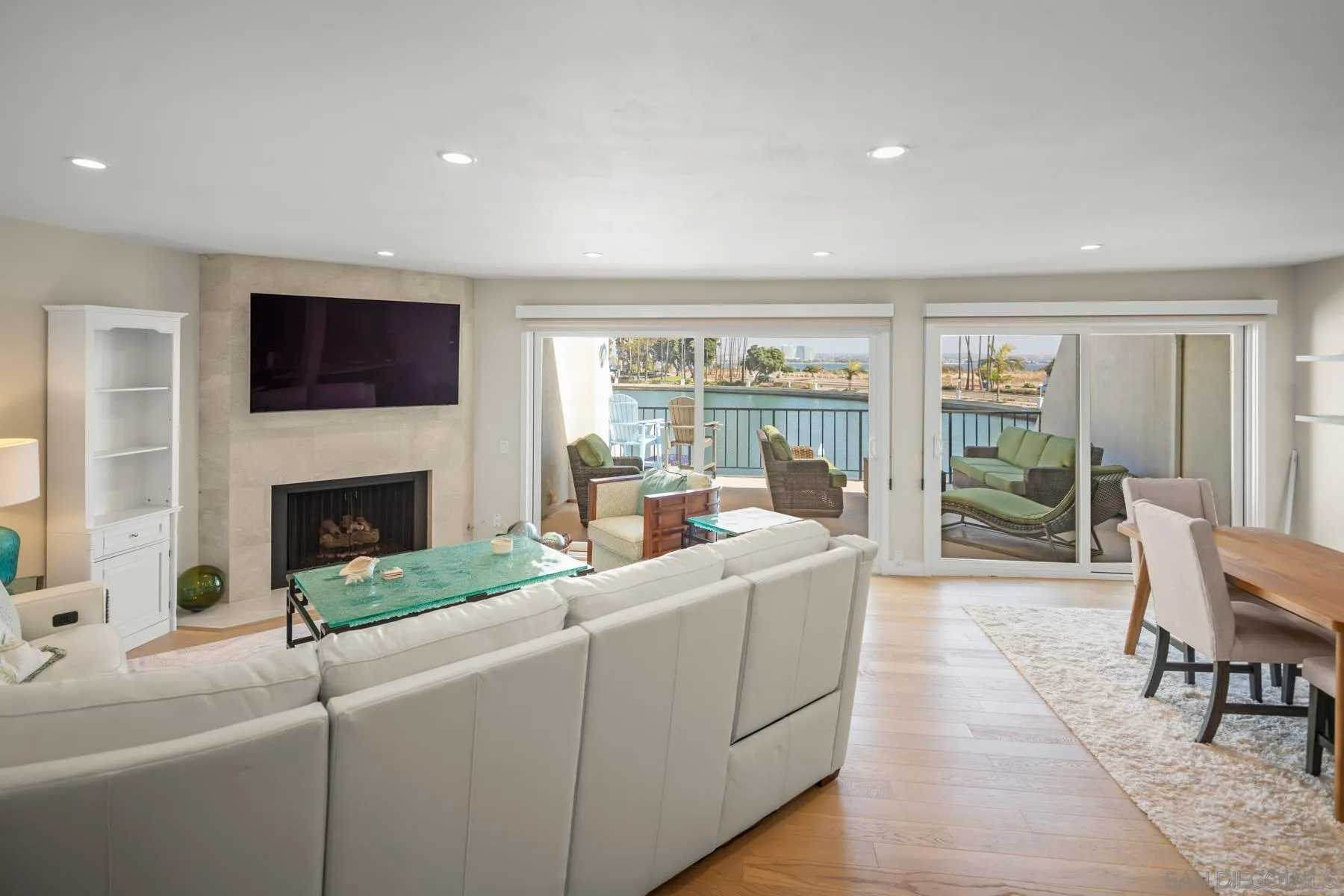 https://cdn.realtyfeed.com/cdn/127/260010135/aa1f30f01e2014eab2334e3fba88e468.webp