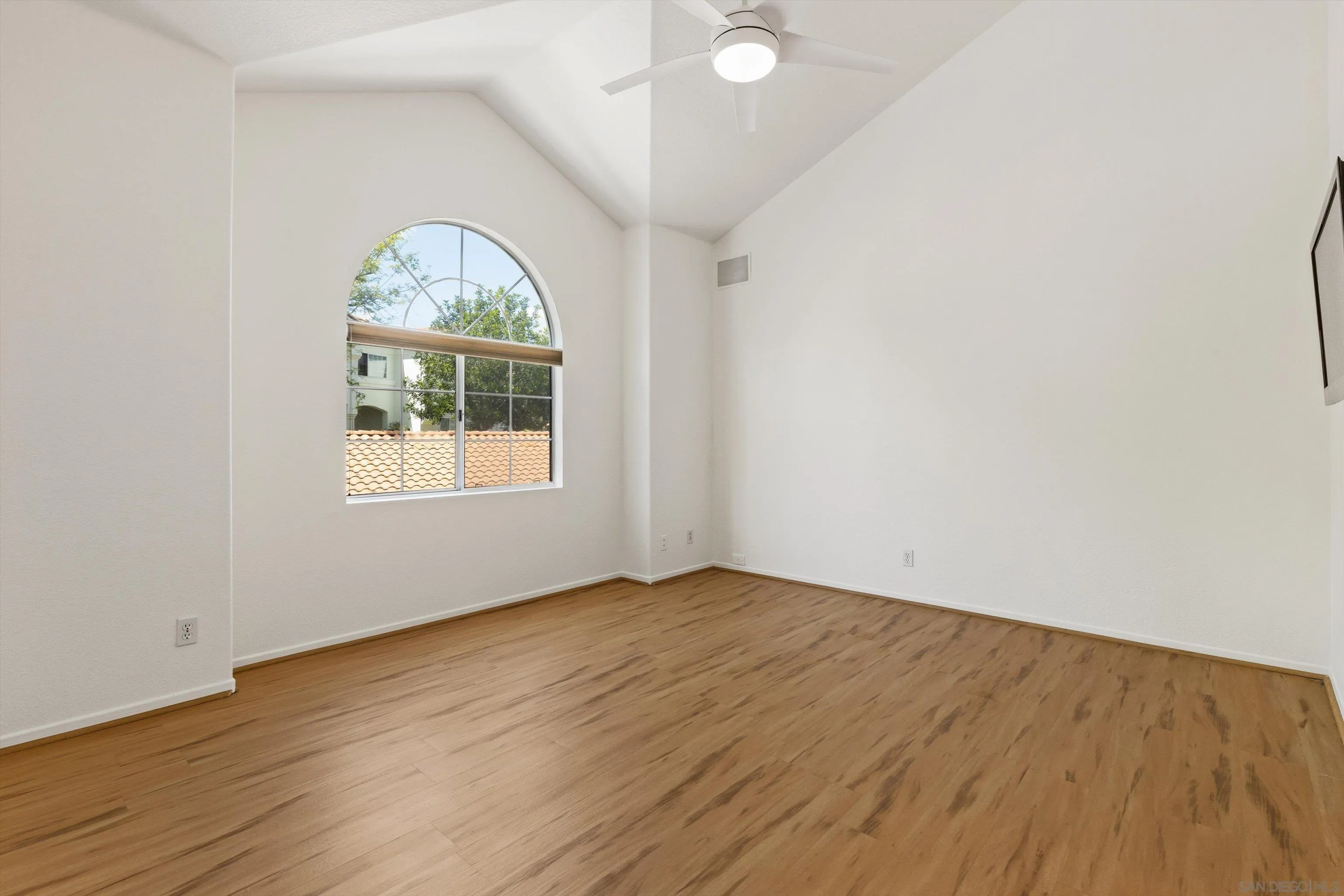 Photo #13: 260010136 Listing: Photo #13