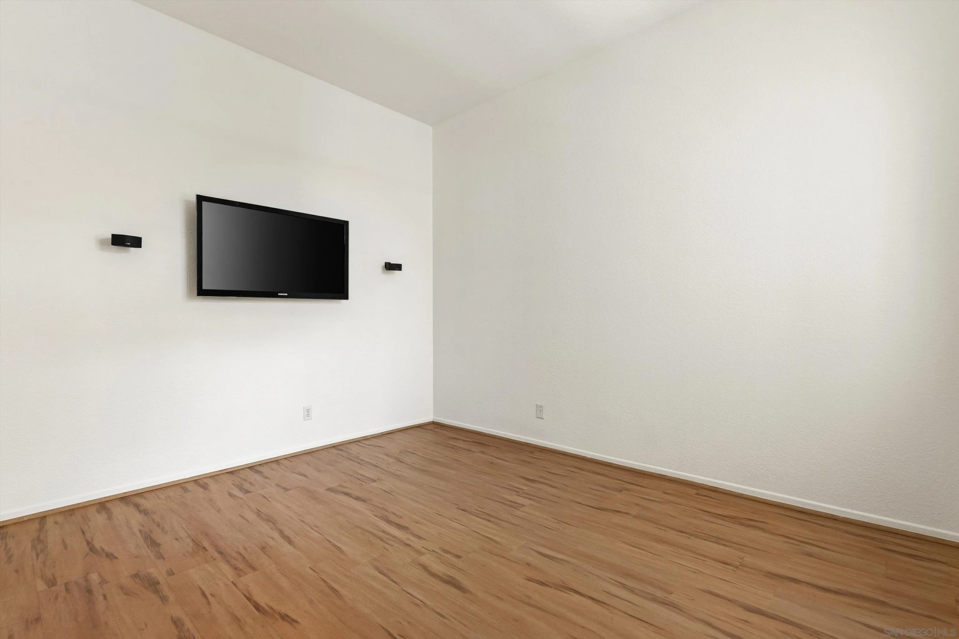 Photo #17: 260010136 Listing: Photo #17