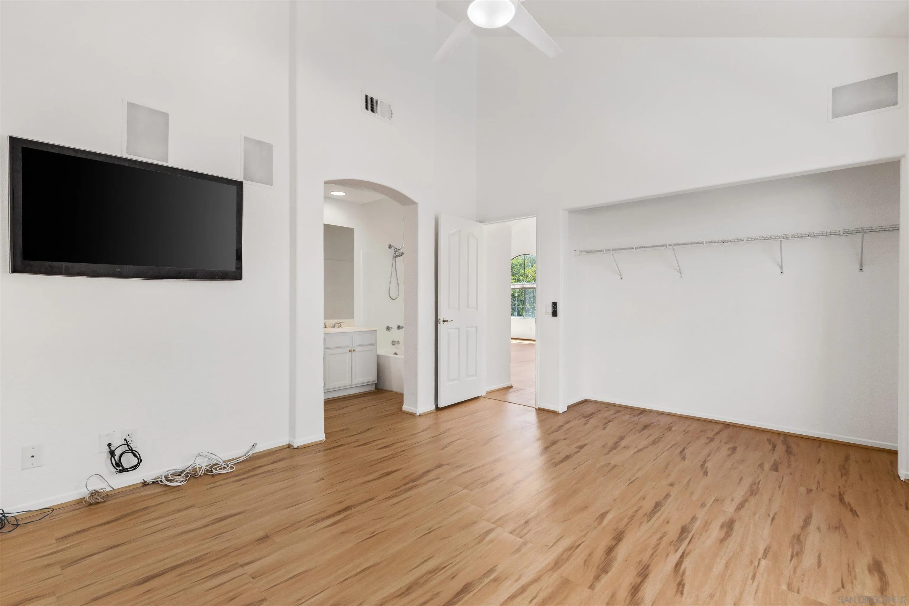 Photo #14: 260010136 Listing: Photo #14