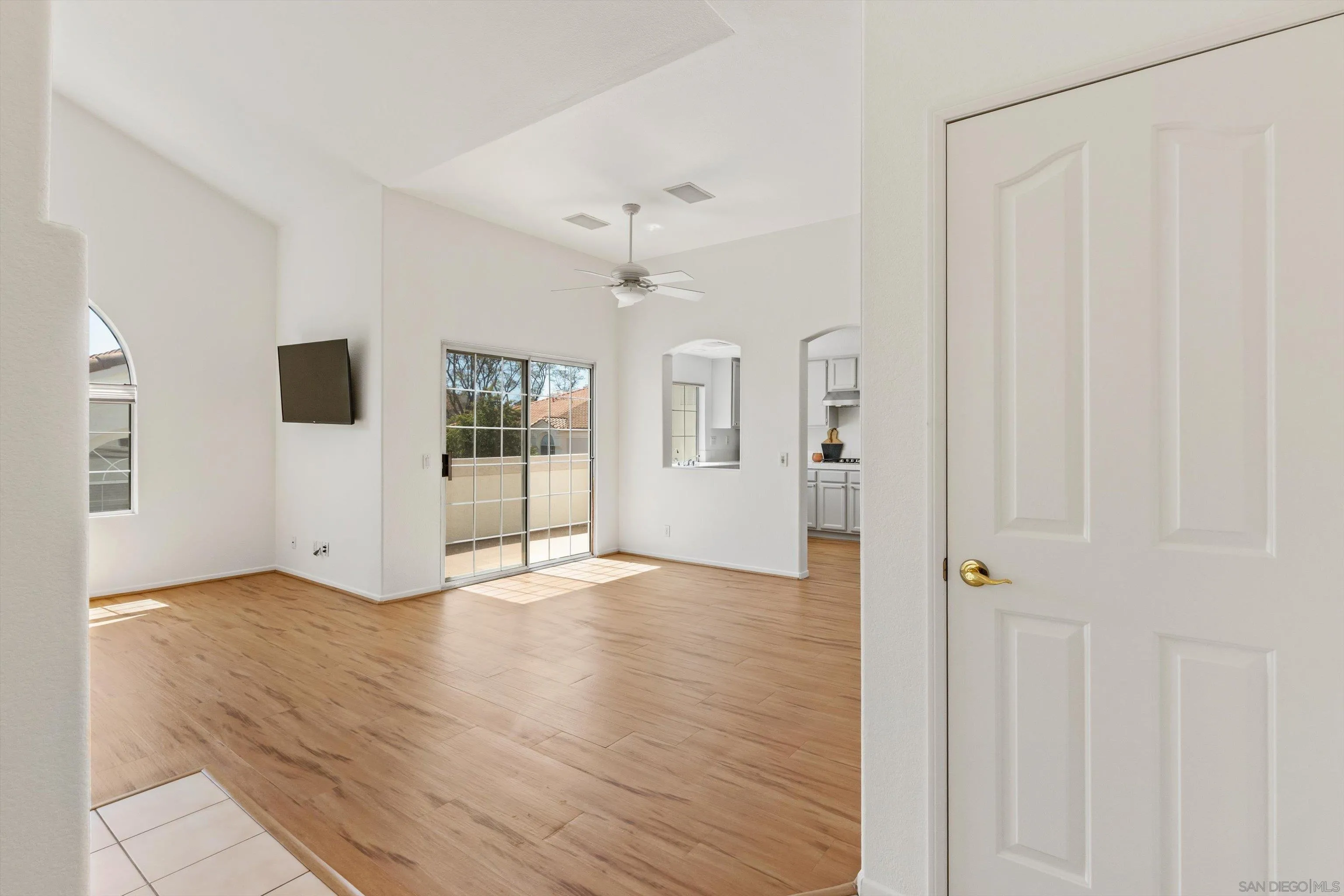 Photo #4: 260010136 Listing: Photo #4