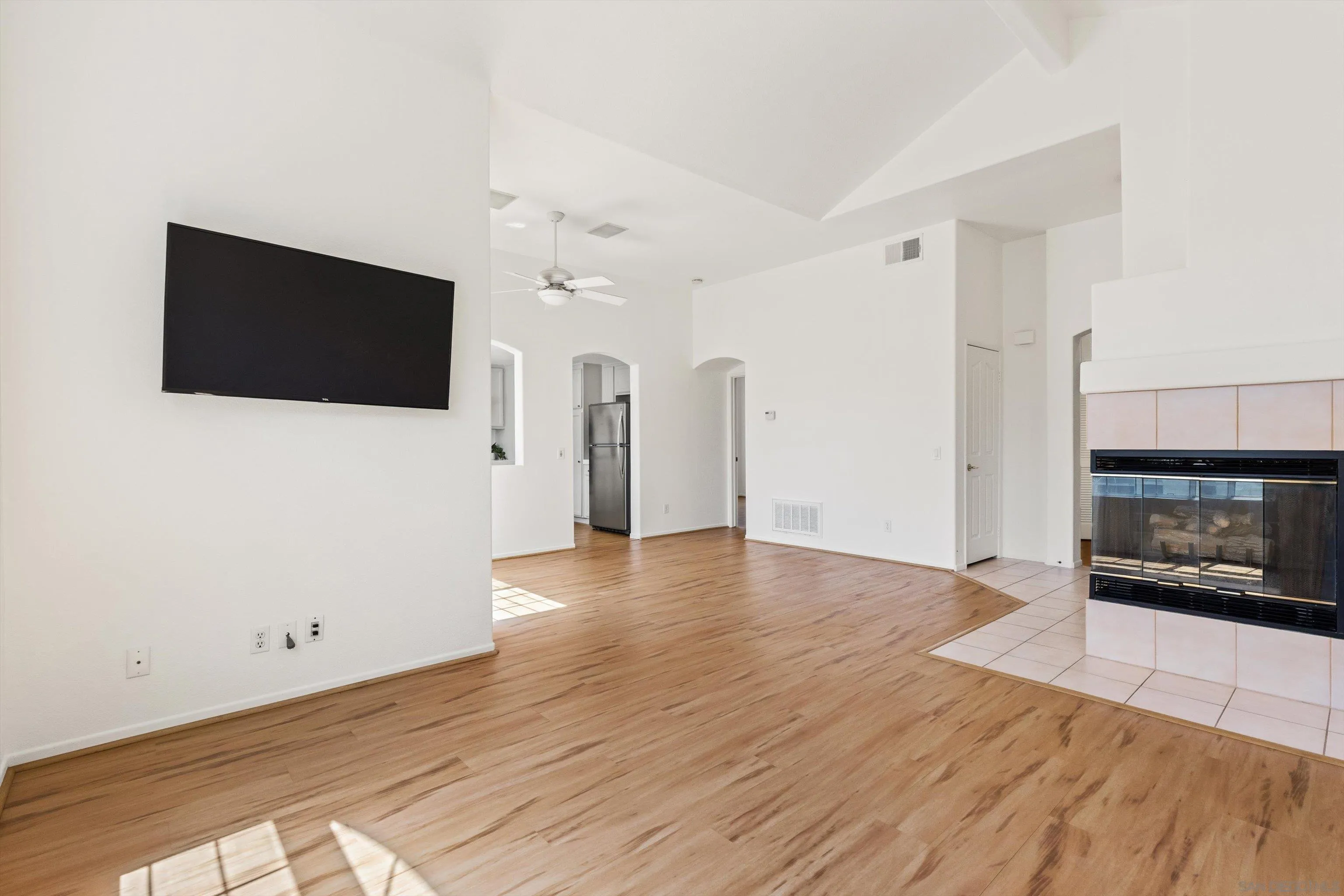 Photo #8: 260010136 Listing: Photo #8