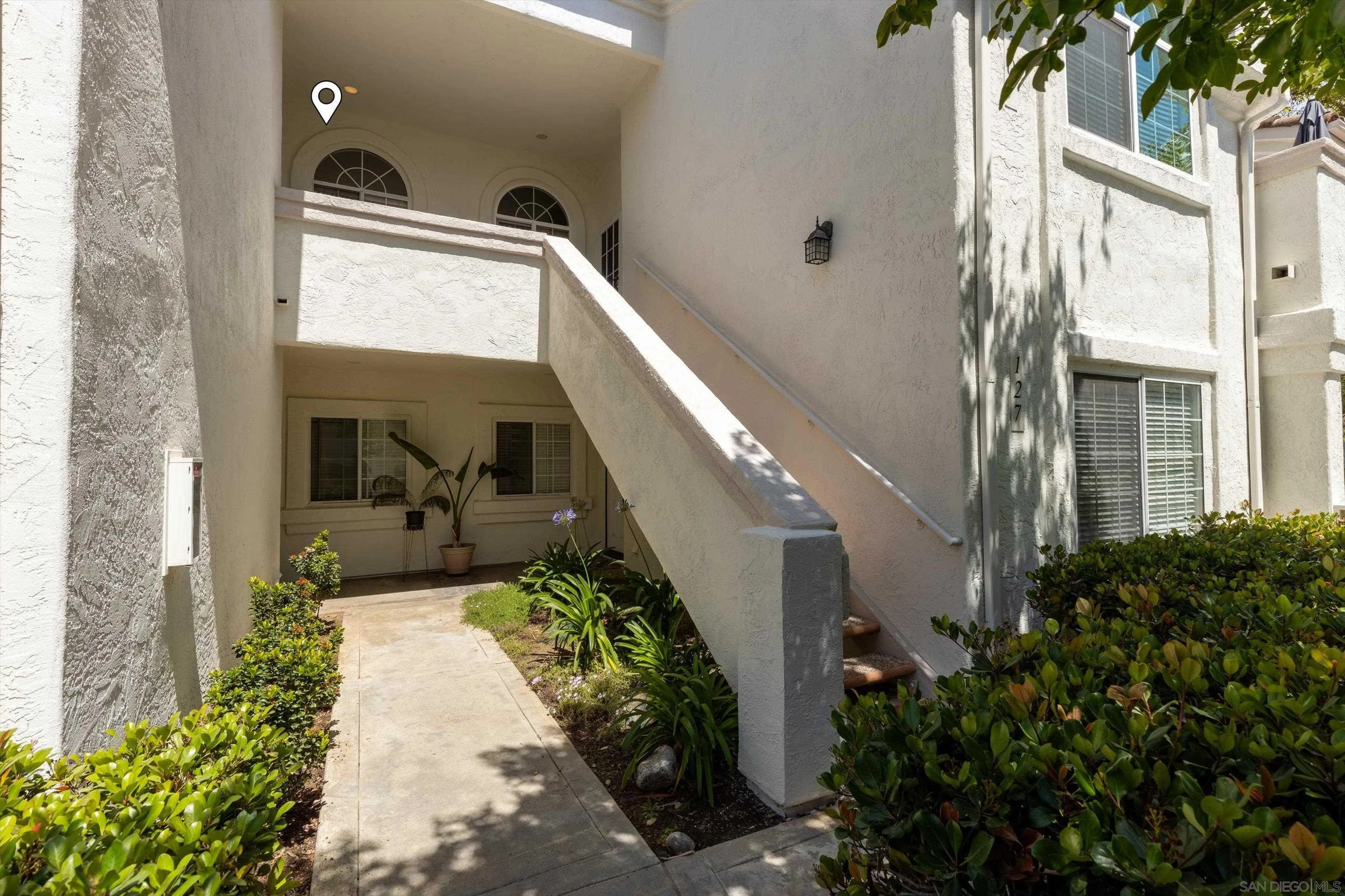 Photo #2: 260010136 Listing: Photo #2