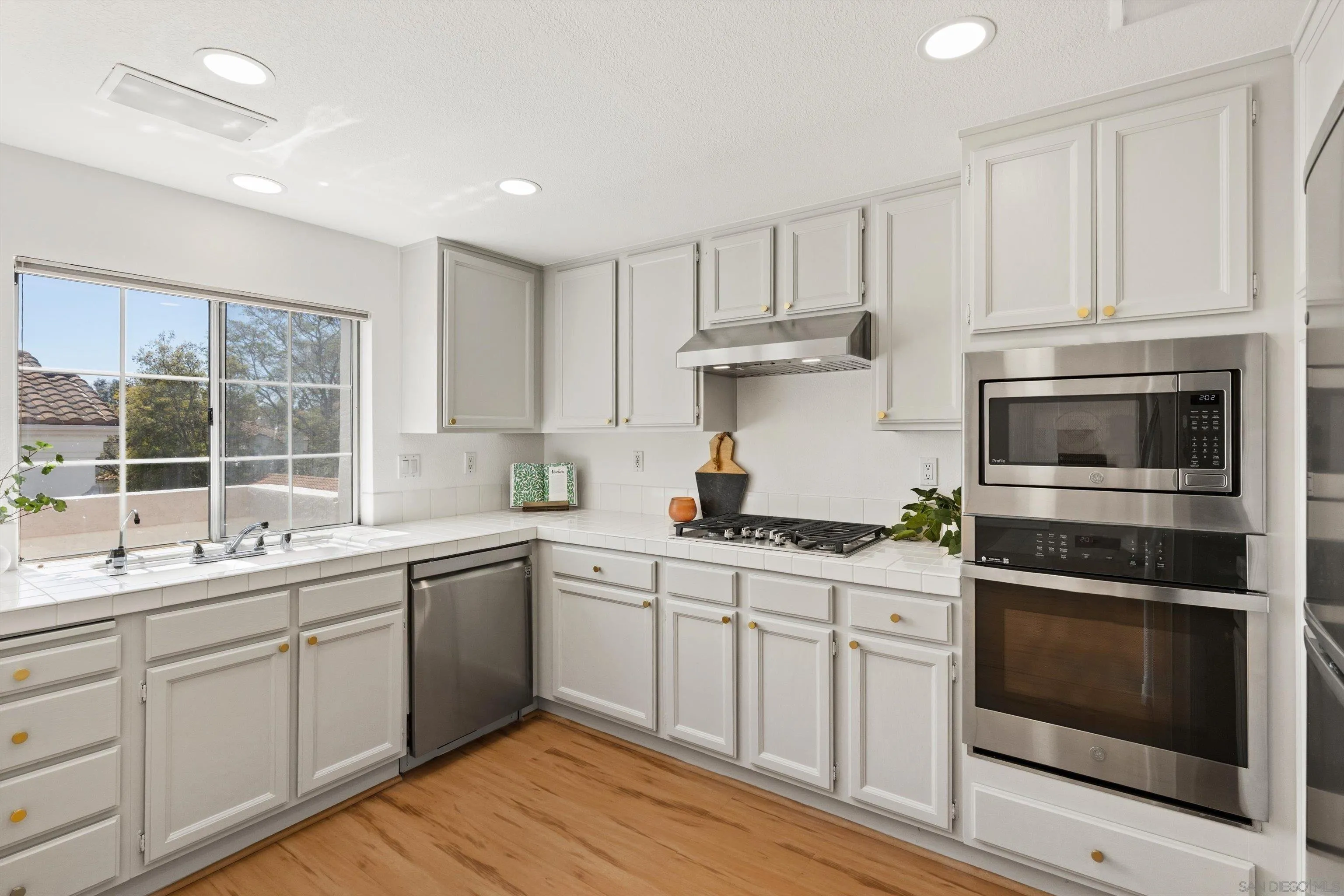 Photo #10: 260010136 Listing: Photo #10